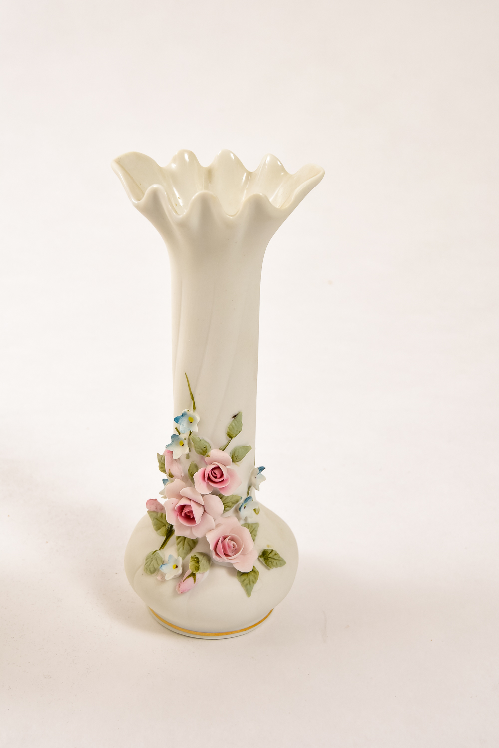 Charming Table Decorative Collection Including Fenton