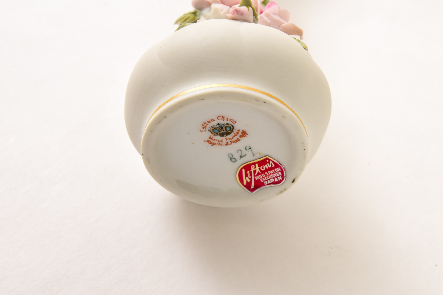 Charming Table Decorative Collection Including Fenton