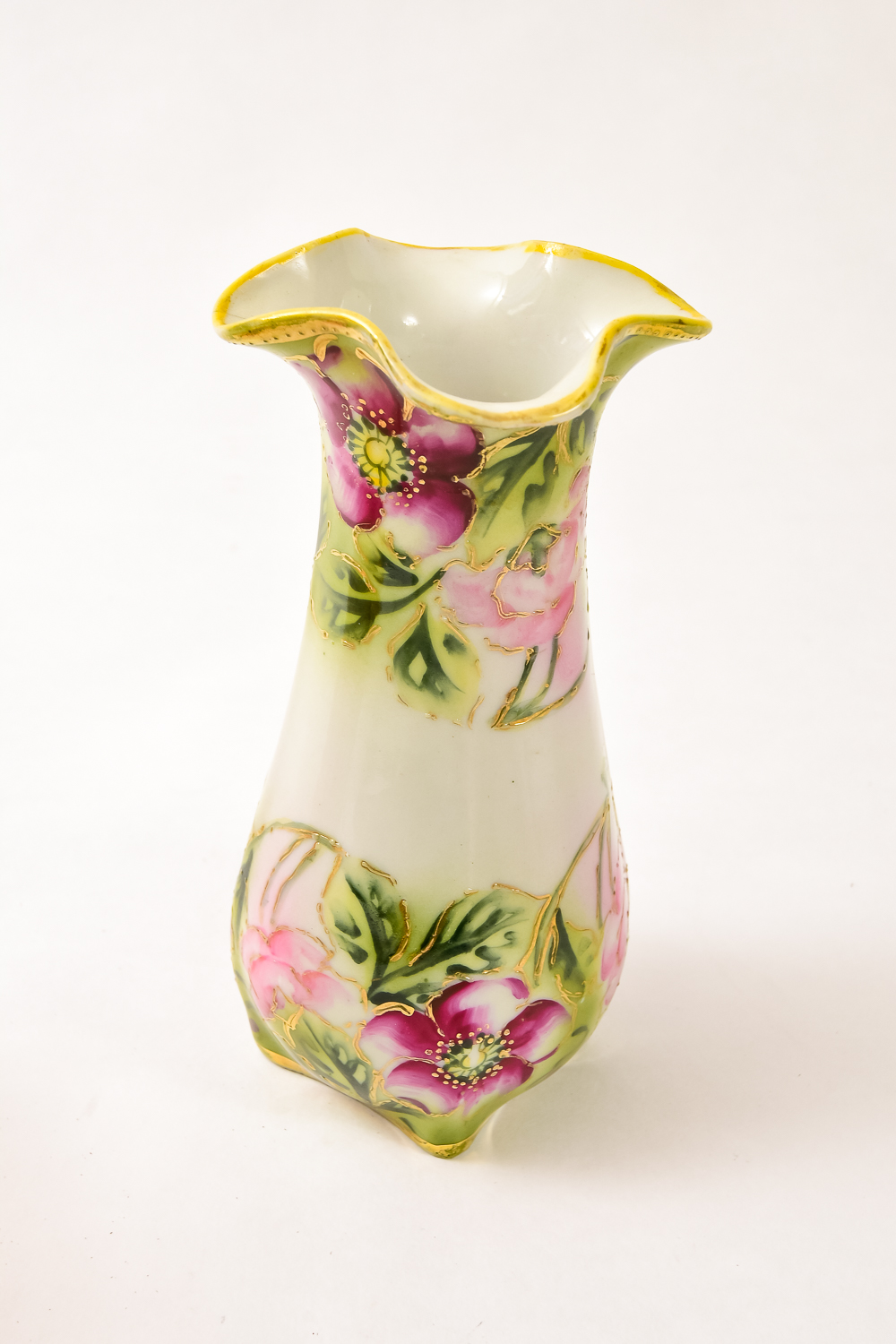 Charming Table Decorative Collection Including Fenton