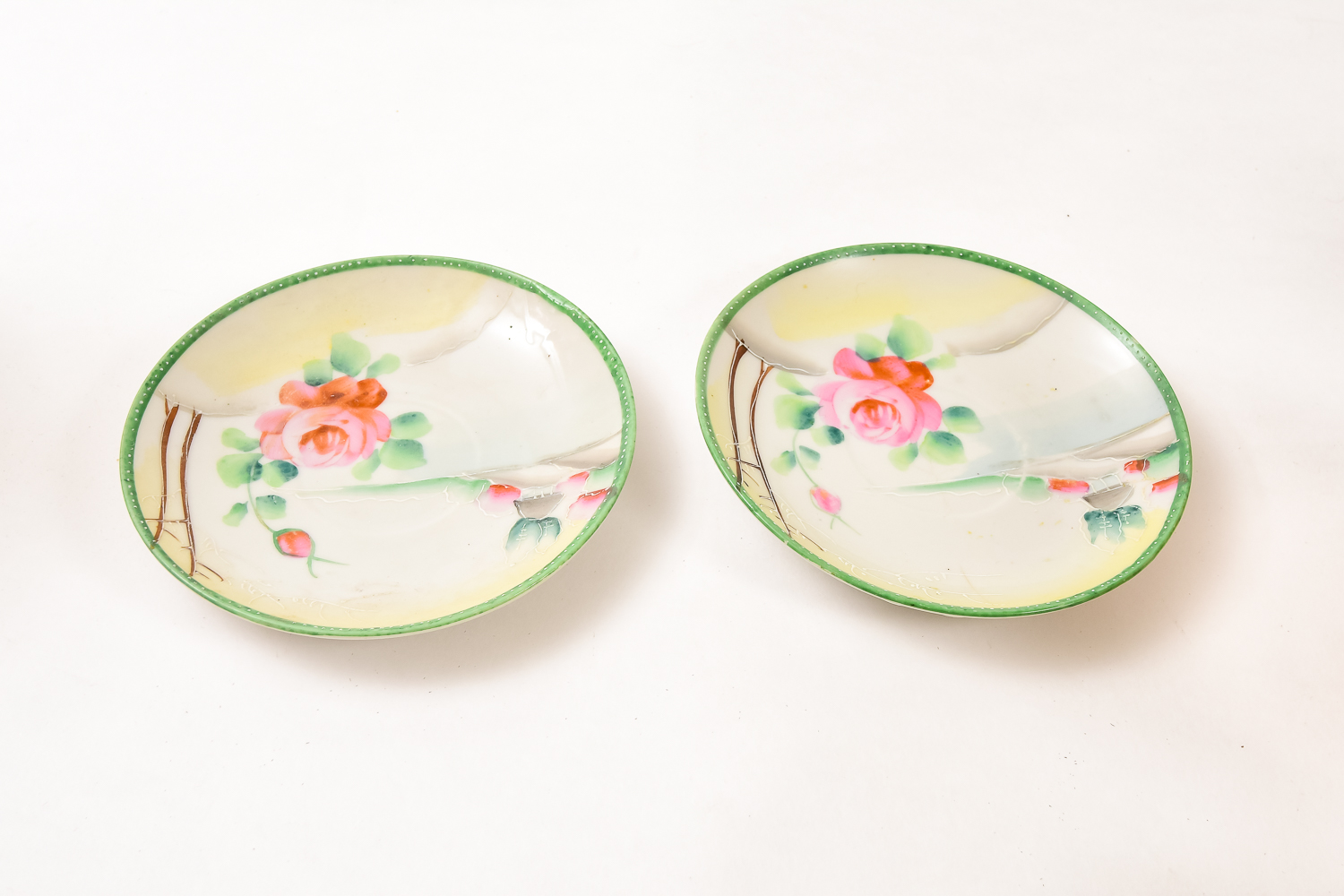 Charming Table Decorative Collection Including Fenton