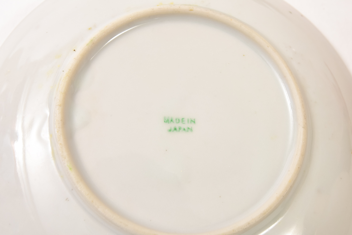 Charming Table Decorative Collection Including Fenton