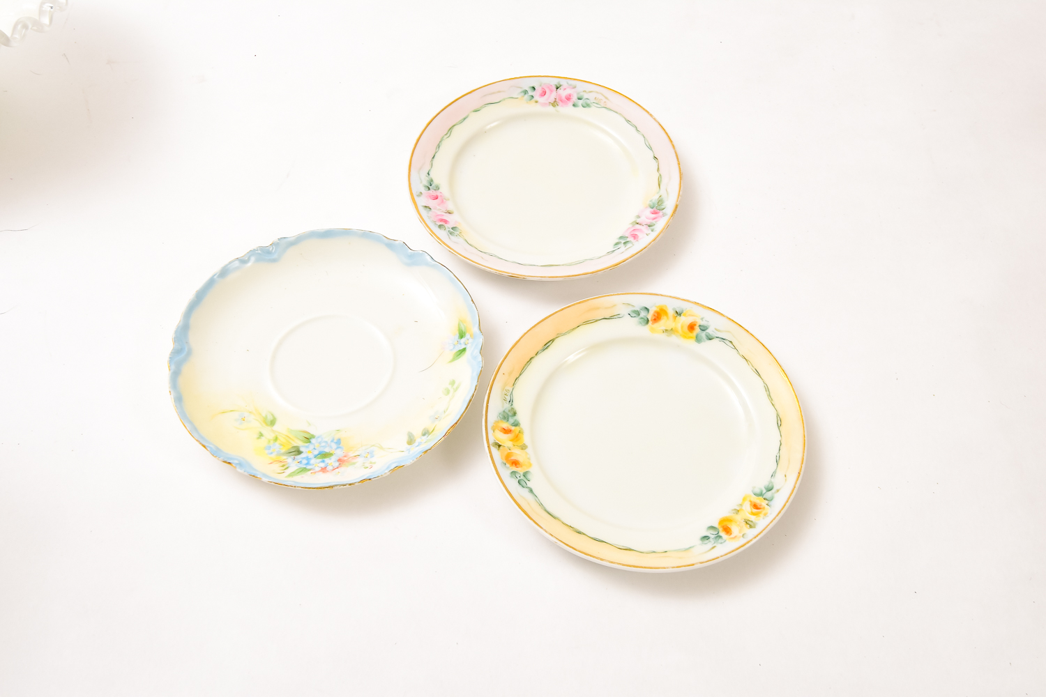 Charming Table Decorative Collection Including Fenton