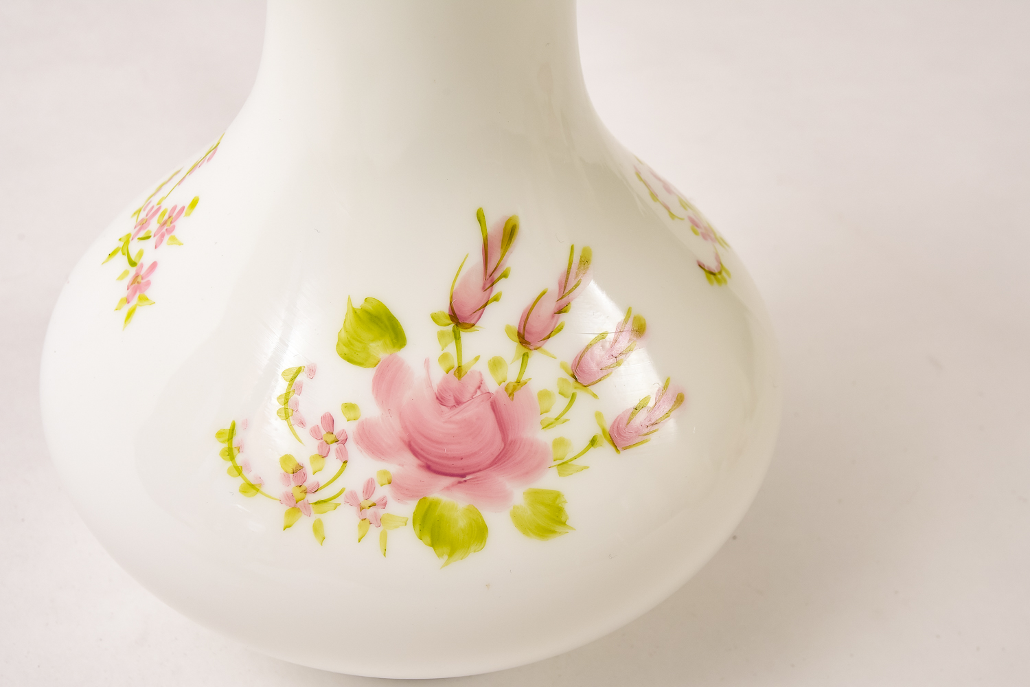 Charming Table Decorative Collection Including Fenton