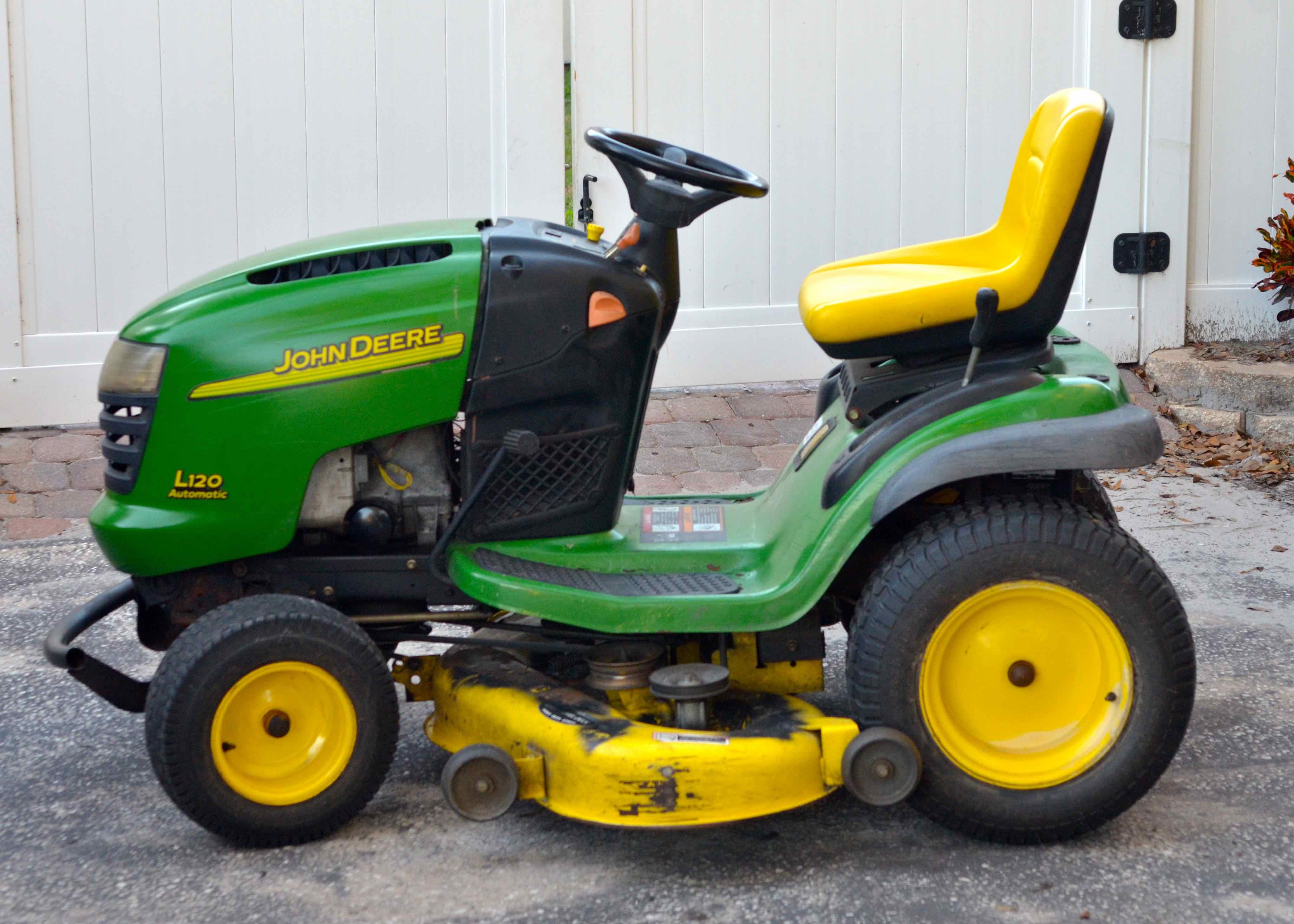 John Deere Riding Lawn Mower