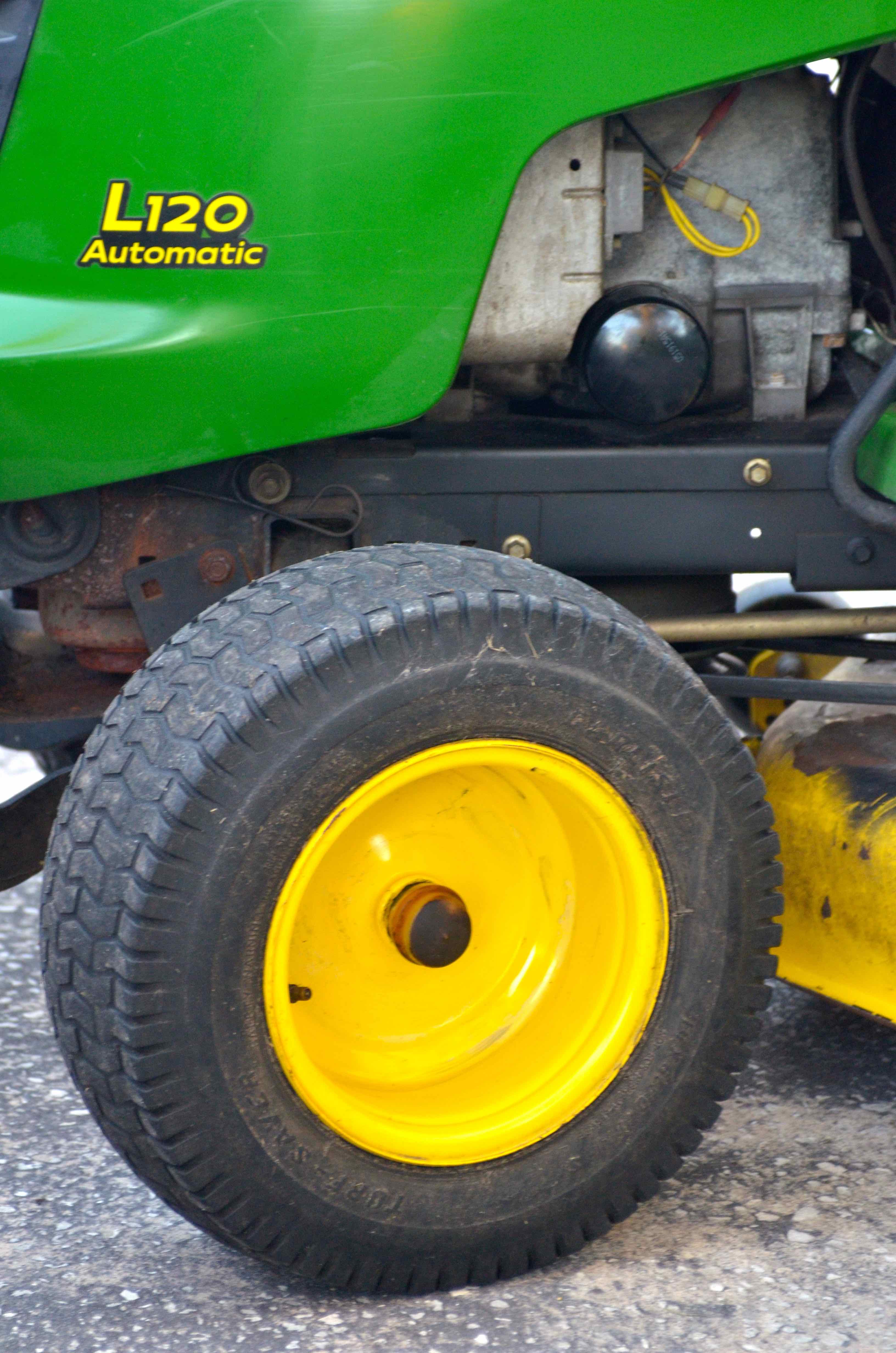 John Deere Riding Lawn Mower