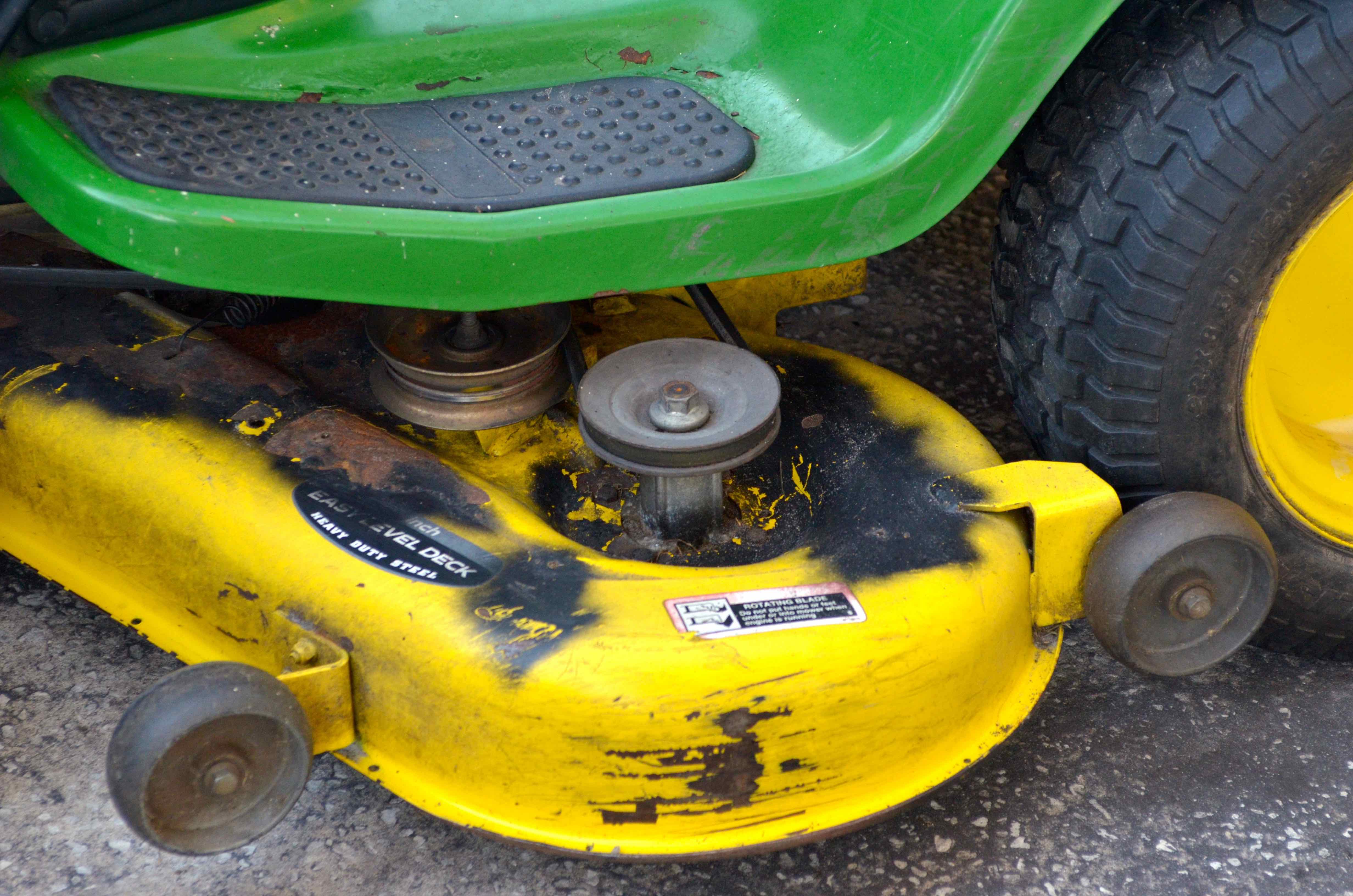 John Deere Riding Lawn Mower