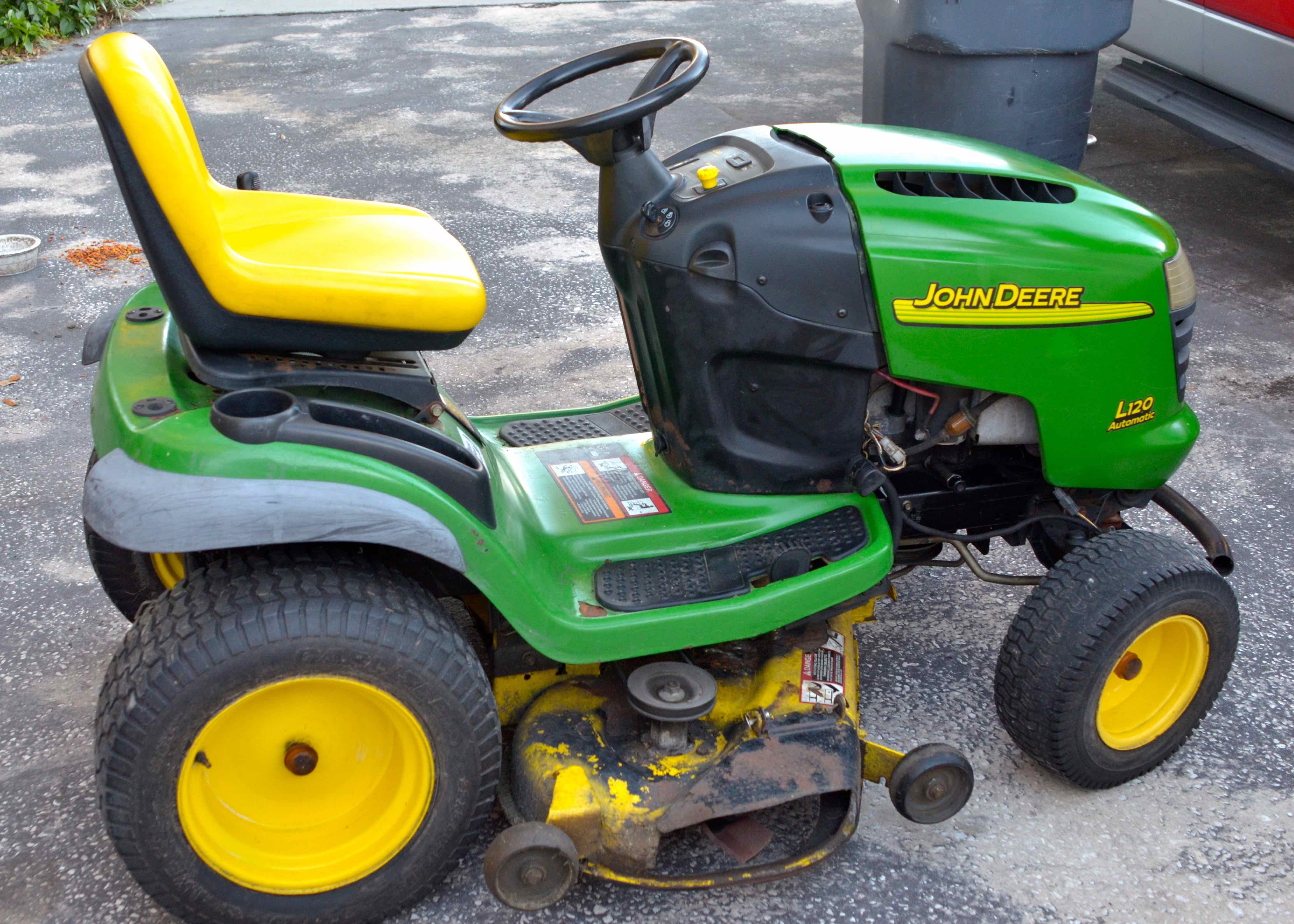 John Deere Riding Lawn Mower