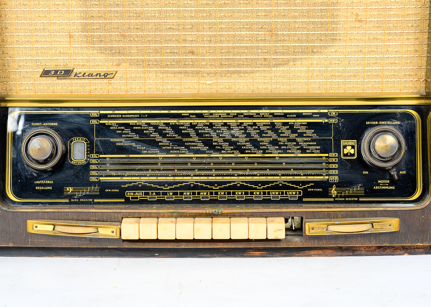 Grundig Majestic 3D Klang Radio