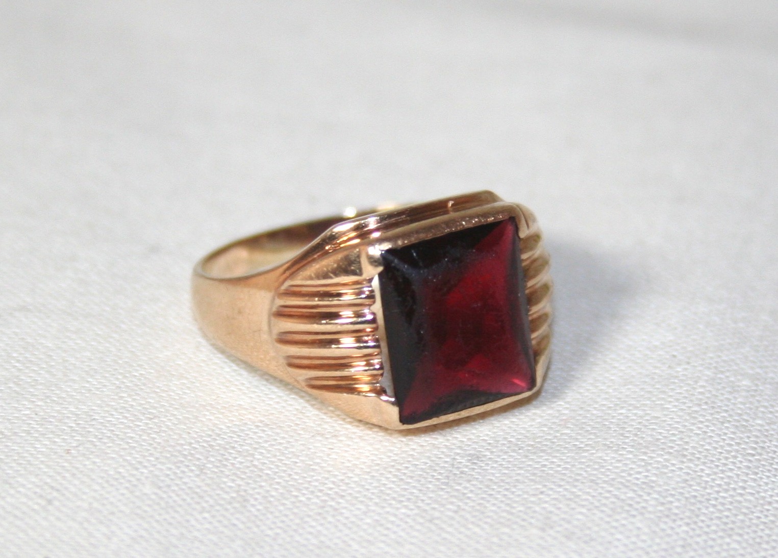 10K Yellow Gold Garnet Ring