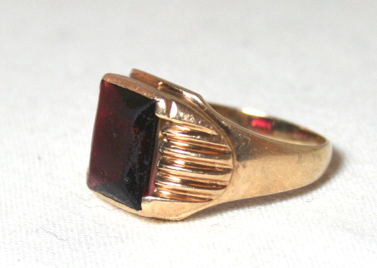 10K Yellow Gold Garnet Ring