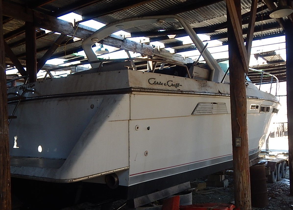 1987 33' Chris Craft 'Amerosport' Watercraft Boat - Project