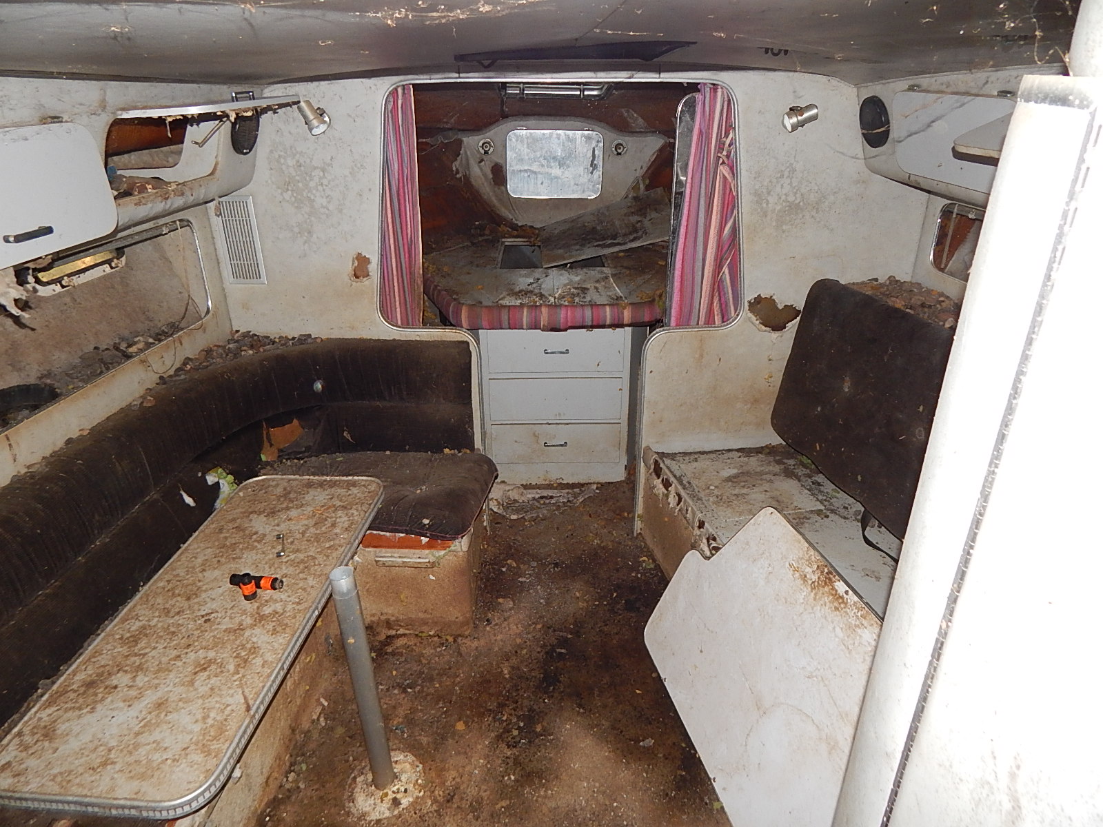 1987 33' Chris Craft 'Amerosport' Watercraft Boat - Project