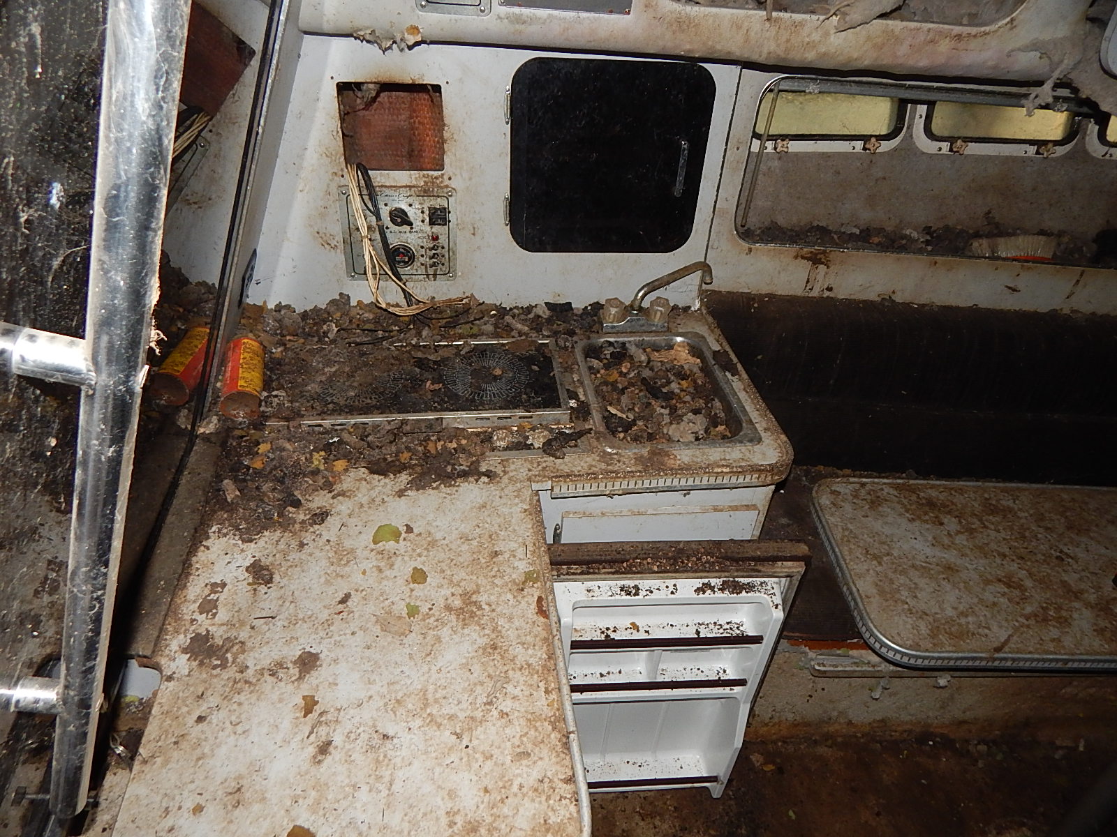 1987 33' Chris Craft 'Amerosport' Watercraft Boat - Project