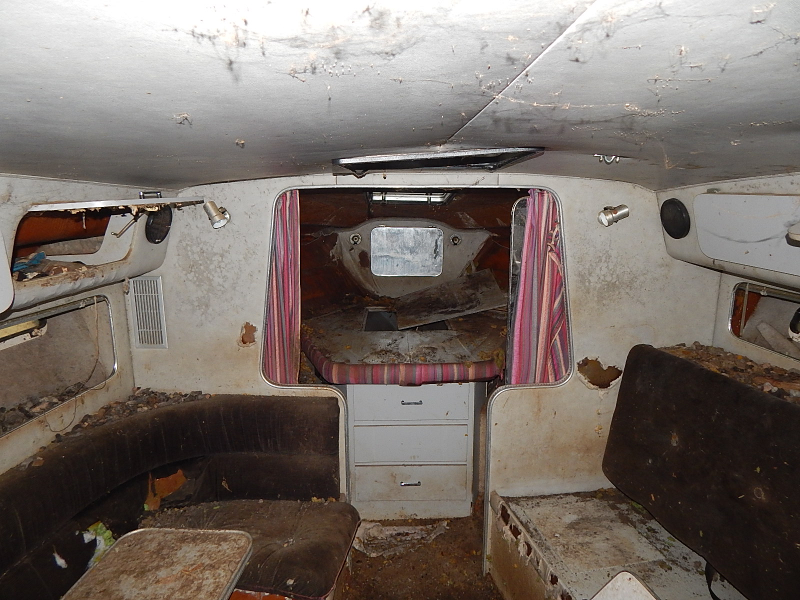 1987 33' Chris Craft 'Amerosport' Watercraft Boat - Project