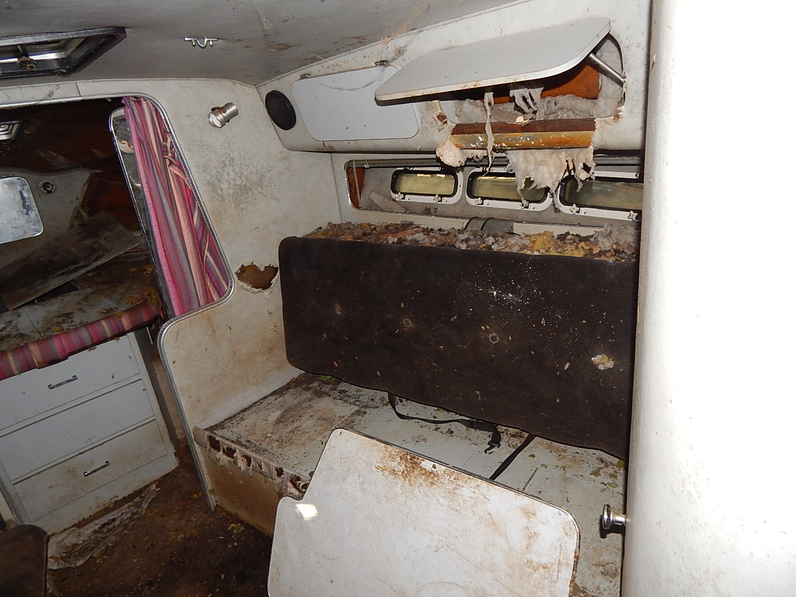 1987 33' Chris Craft 'Amerosport' Watercraft Boat - Project