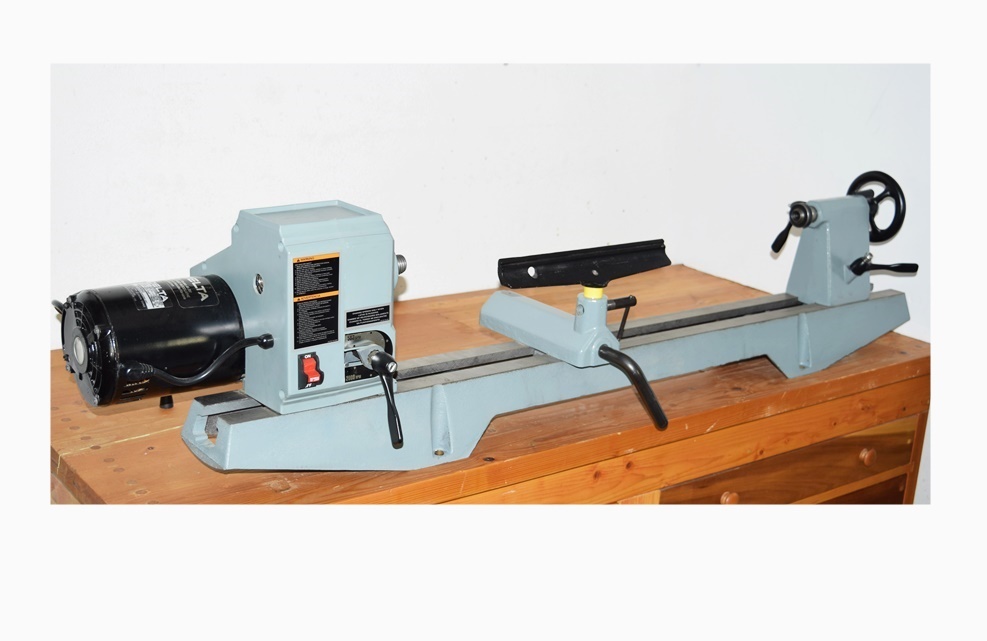 Delta 12" Variable Speed Wood Lathe with Turning Tools and Manual