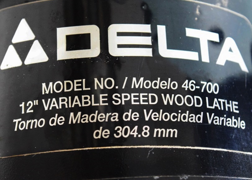 Delta 12" Variable Speed Wood Lathe with Turning Tools and Manual