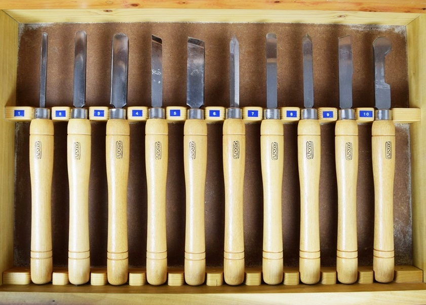 Delta 12" Variable Speed Wood Lathe with Turning Tools and Manual