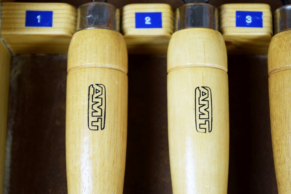 Delta 12" Variable Speed Wood Lathe with Turning Tools and Manual