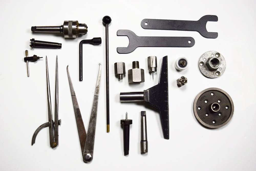 Delta 12" Variable Speed Wood Lathe with Turning Tools and Manual