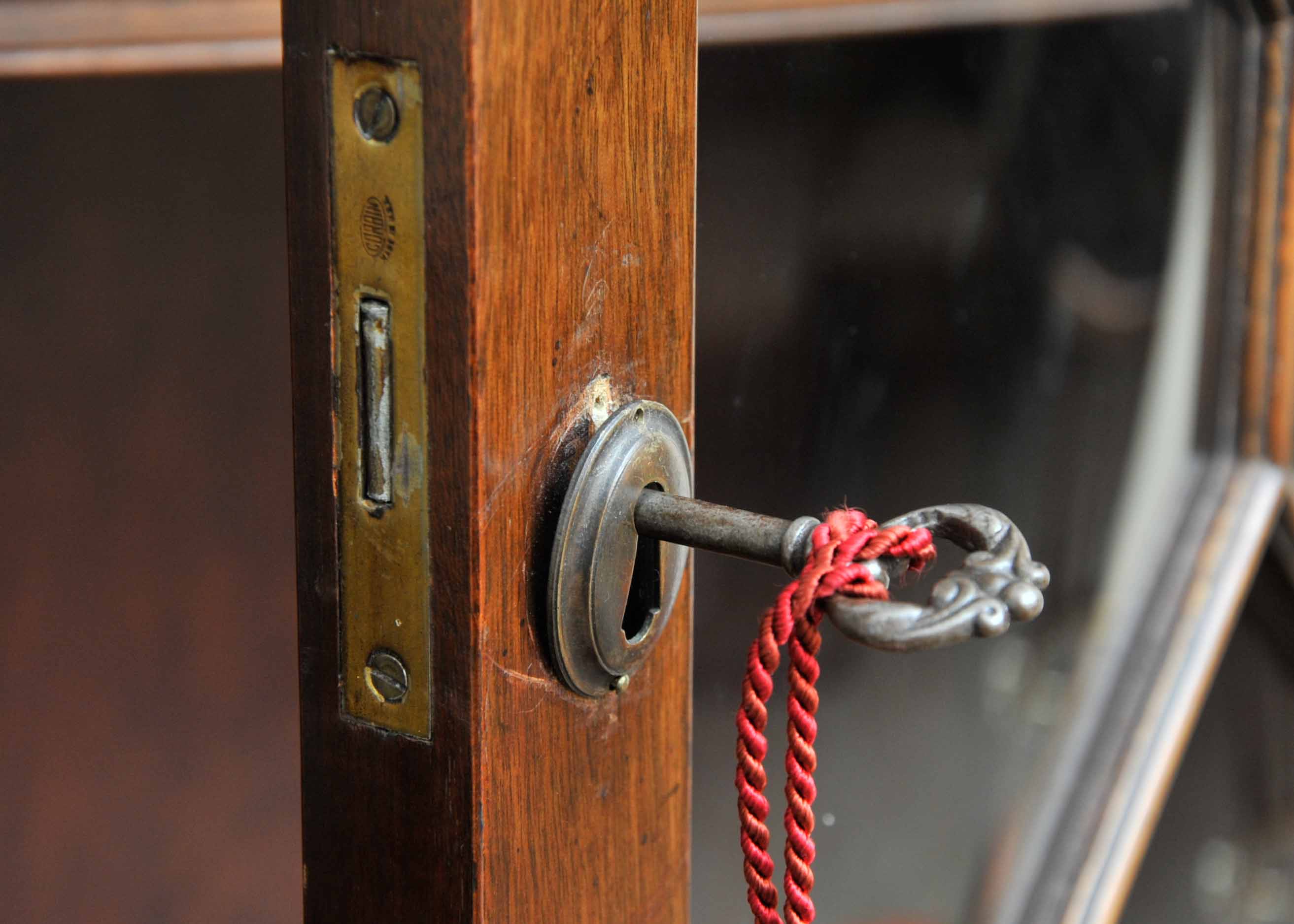 Baker Furniture George III Style Breakfront China Cabinet