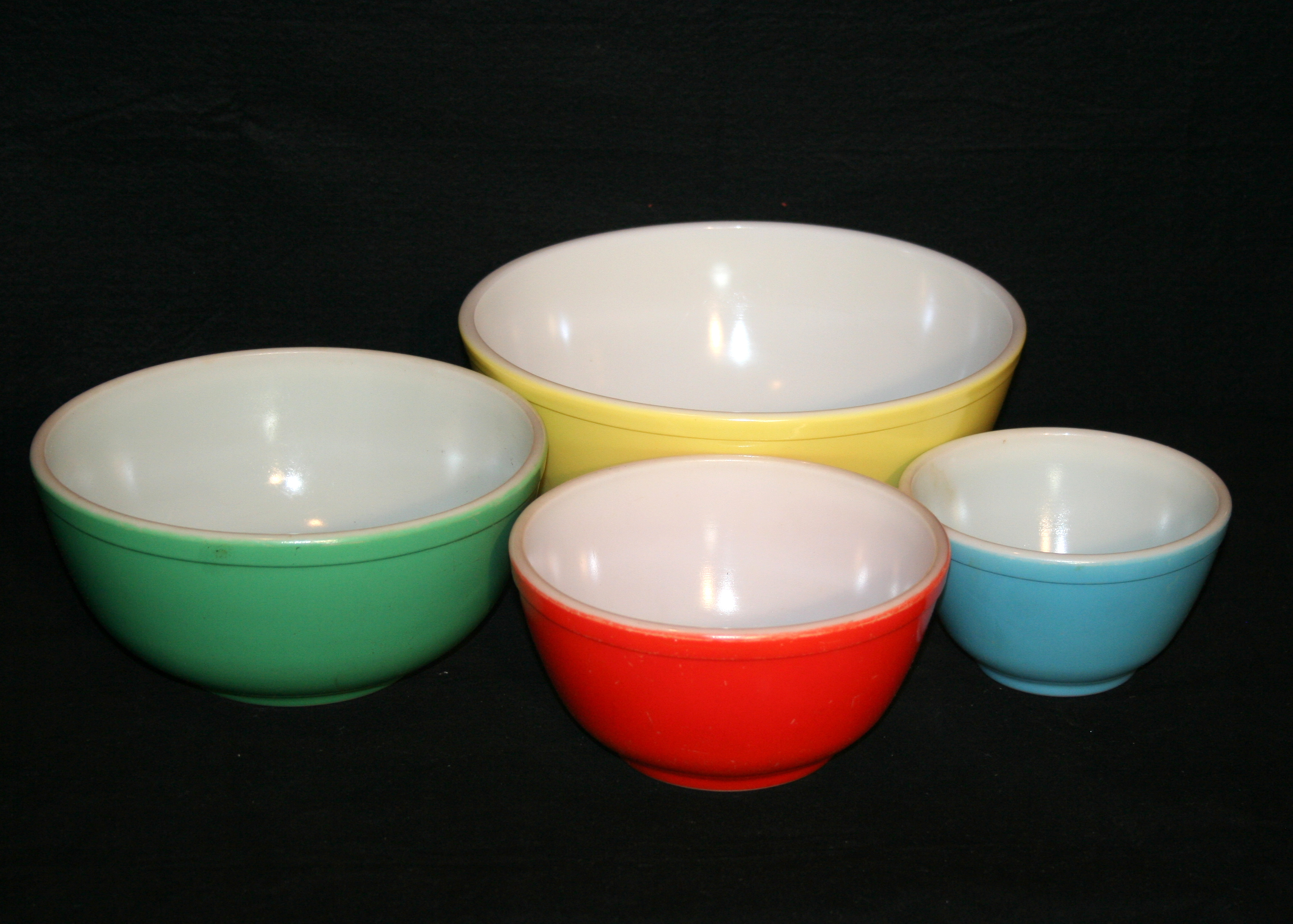 Set of Vintage Pyrex Mixing Bowls