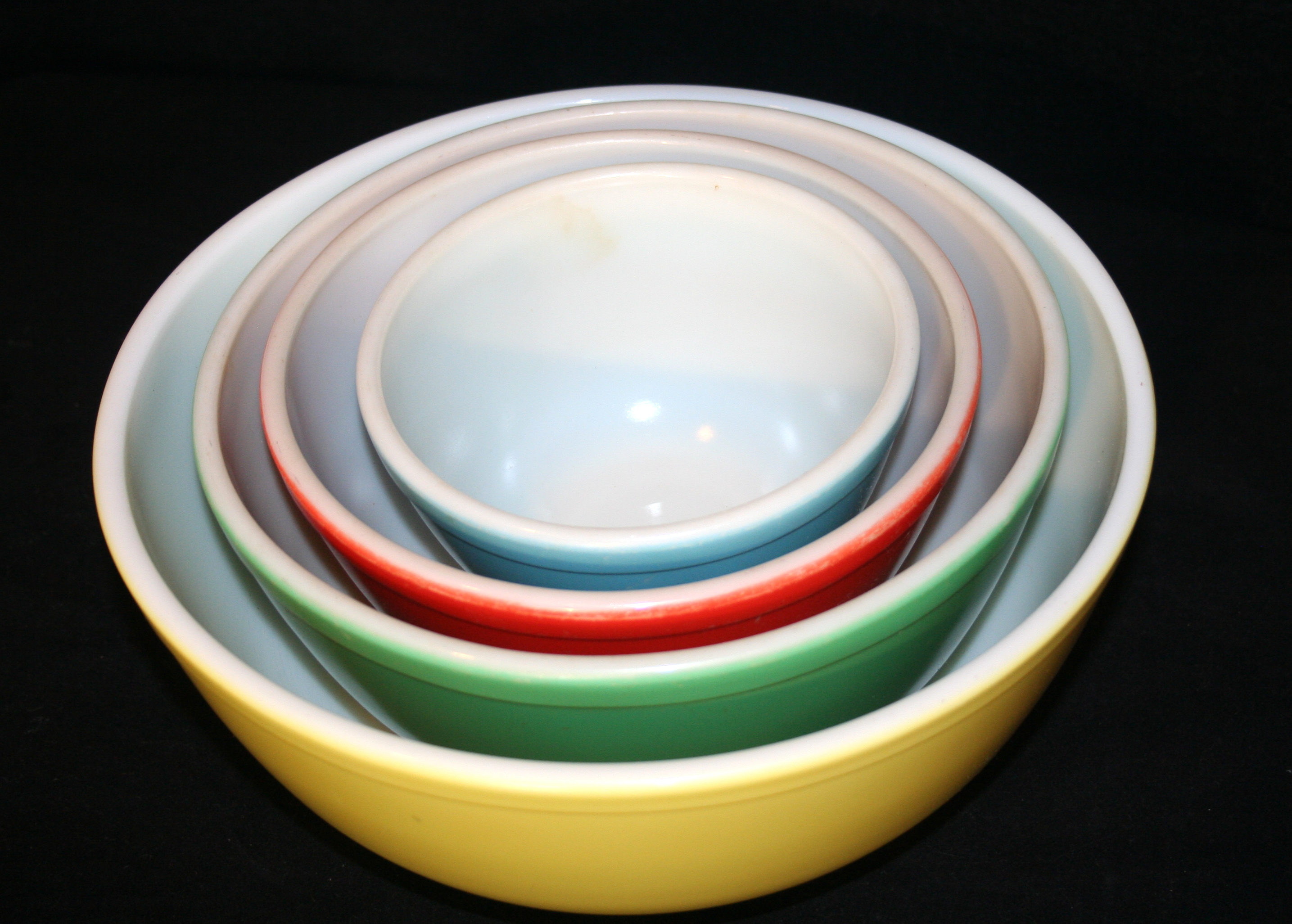 Set of Vintage Pyrex Mixing Bowls