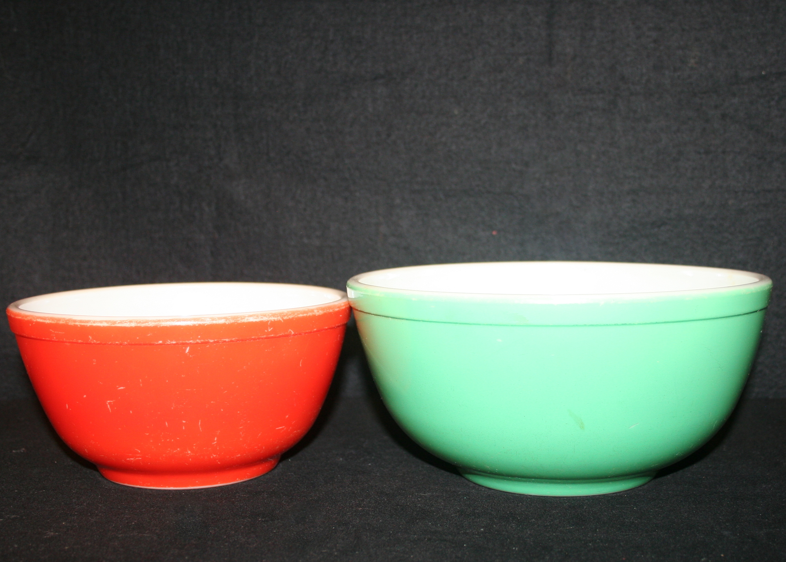 Set of Vintage Pyrex Mixing Bowls
