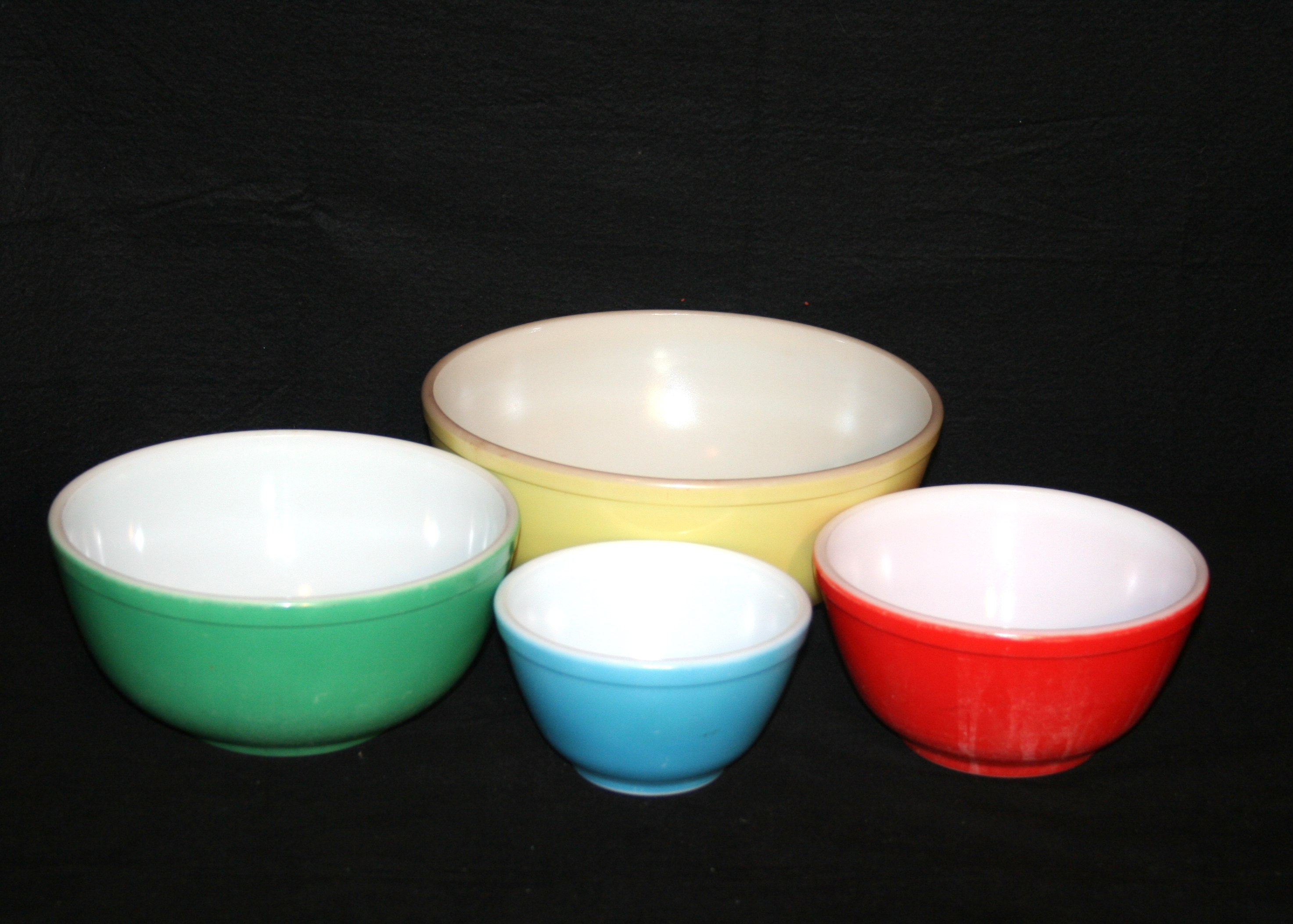Set of Vintage Pyrex Mixing Bowls