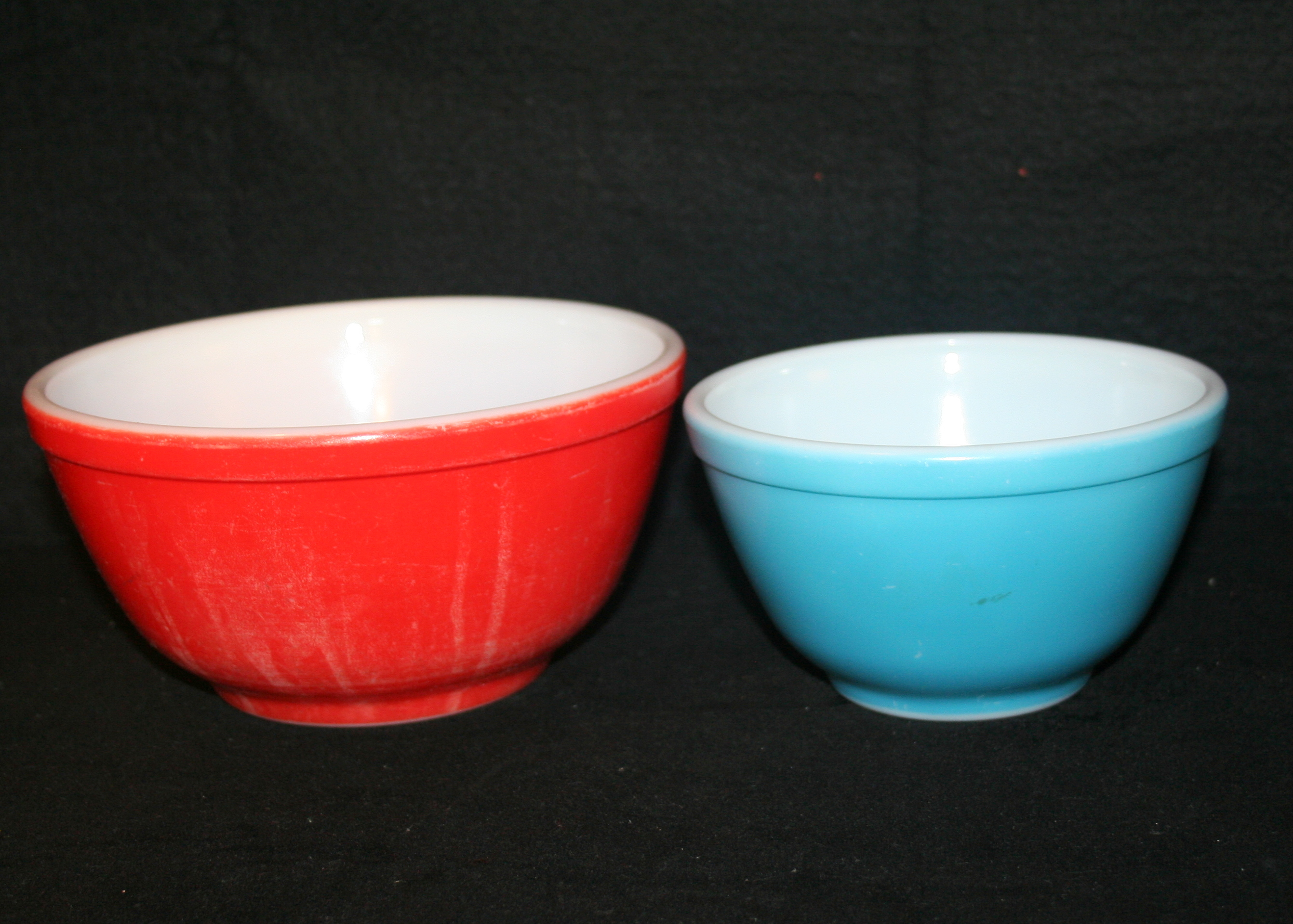Set of Vintage Pyrex Mixing Bowls