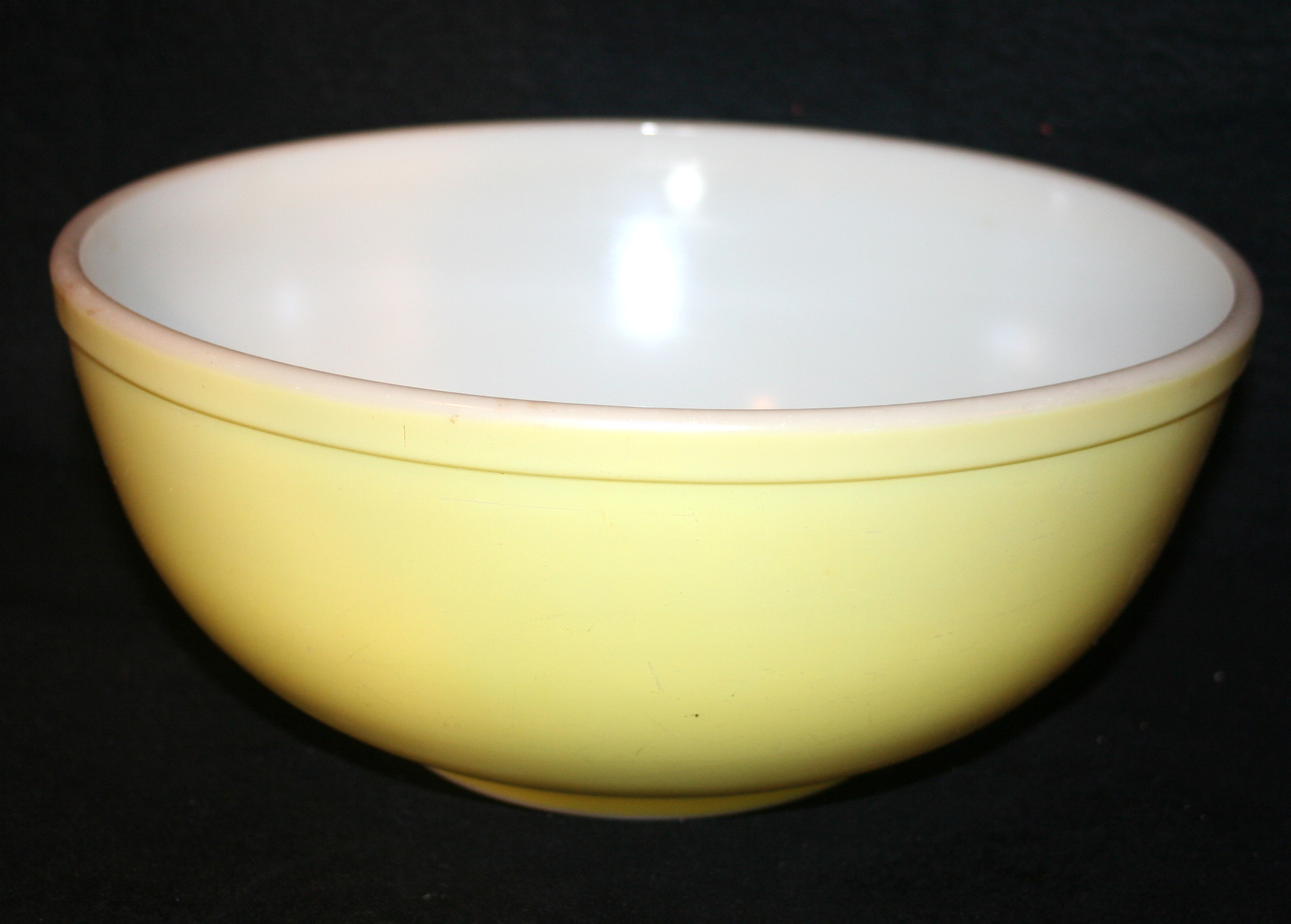 Set of Vintage Pyrex Mixing Bowls
