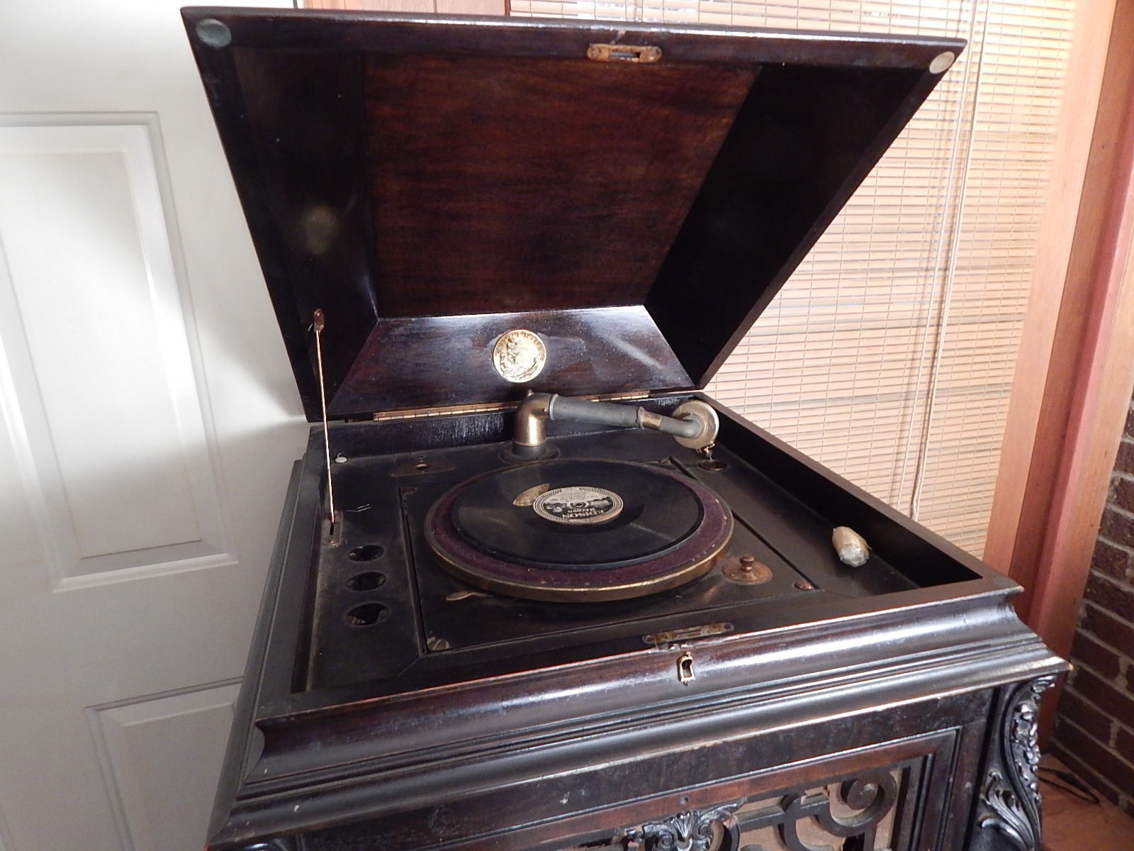 Antique Silvertone Victrola Phonograph
