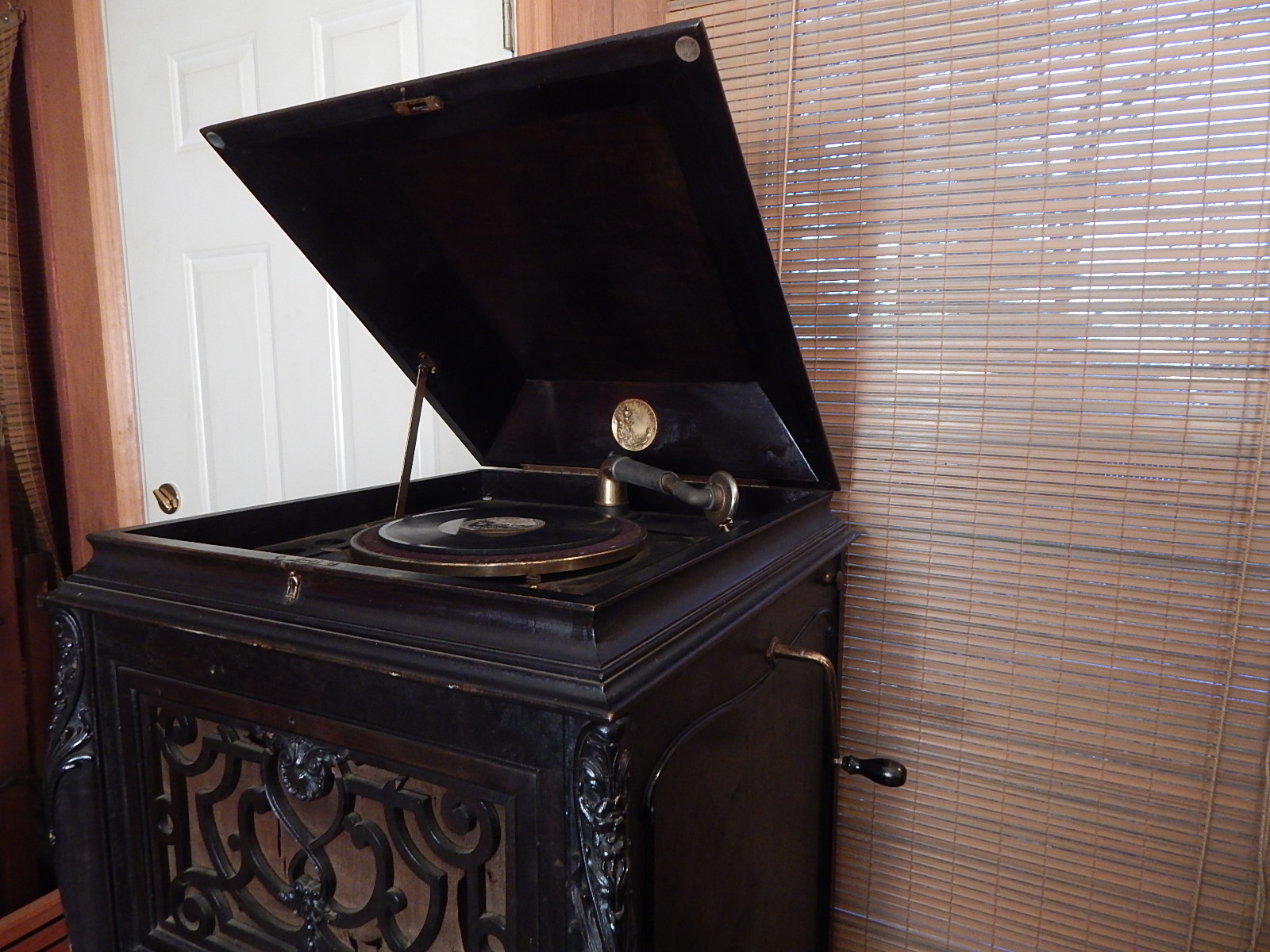 Antique Silvertone Victrola Phonograph