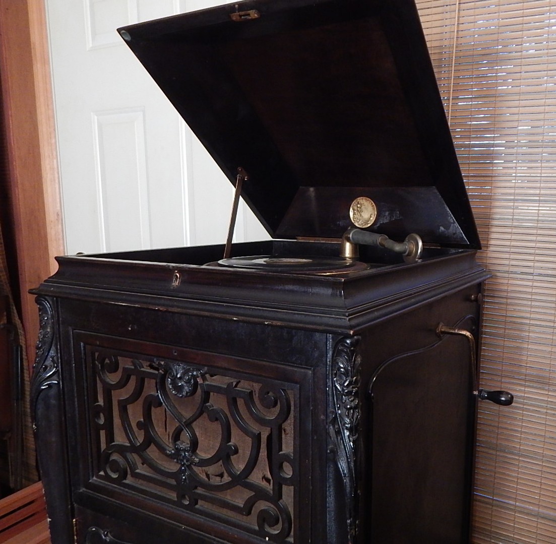 Antique Silvertone Victrola Phonograph