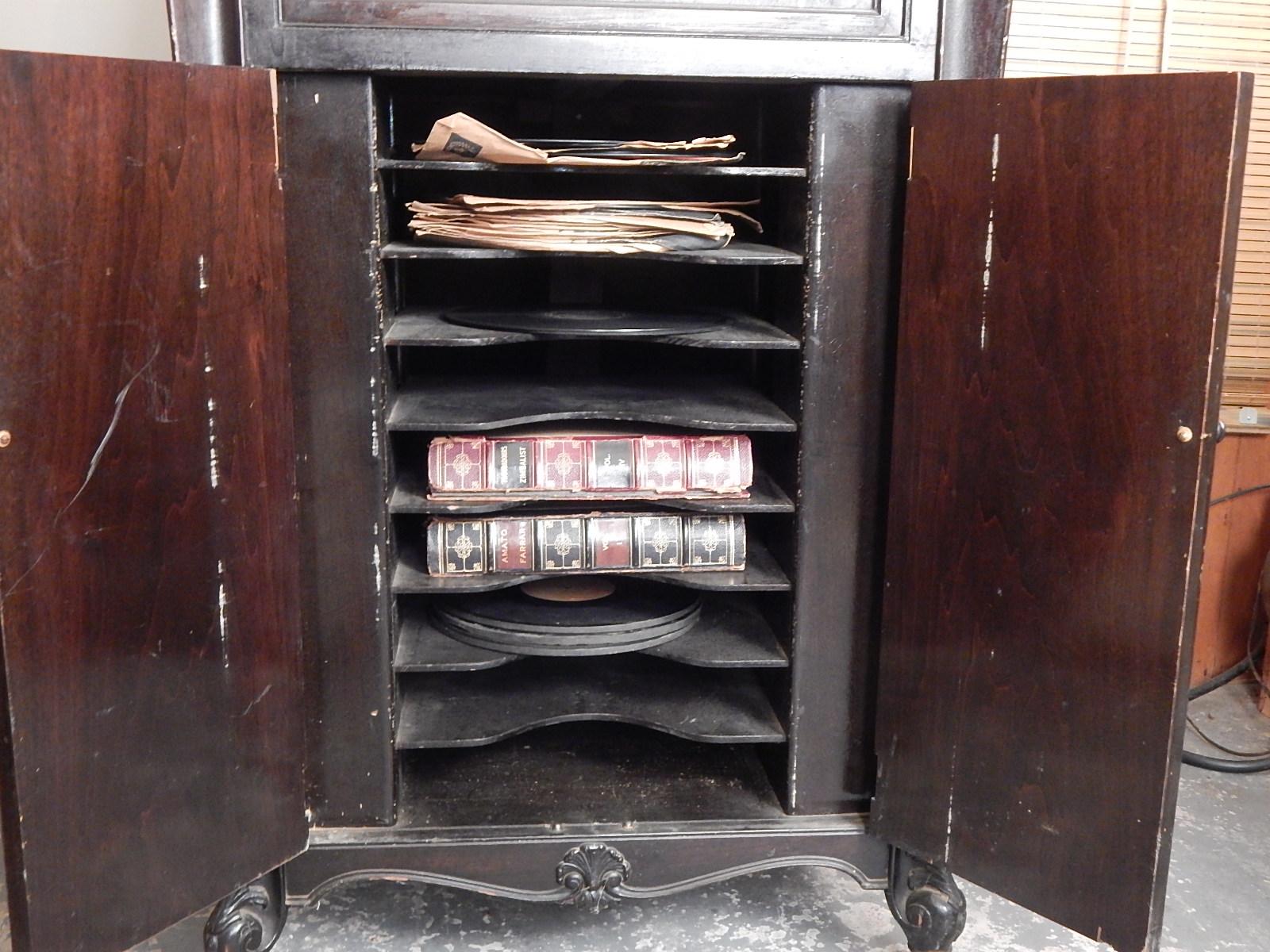 Antique Silvertone Victrola Phonograph