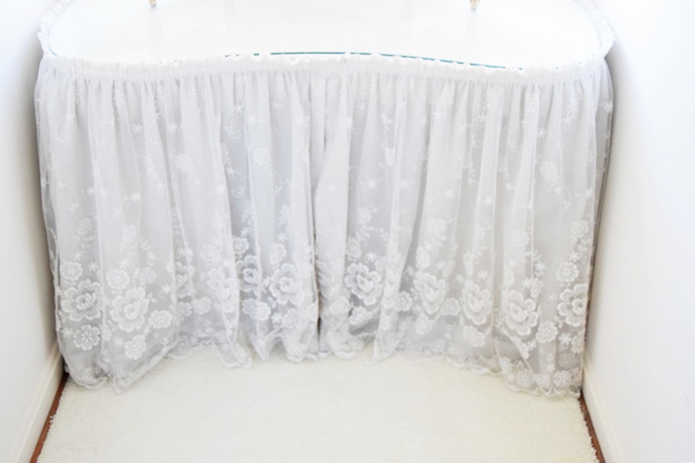 Vintage White Vanity Table with Tri-Fold Mirror and Lace Skirt