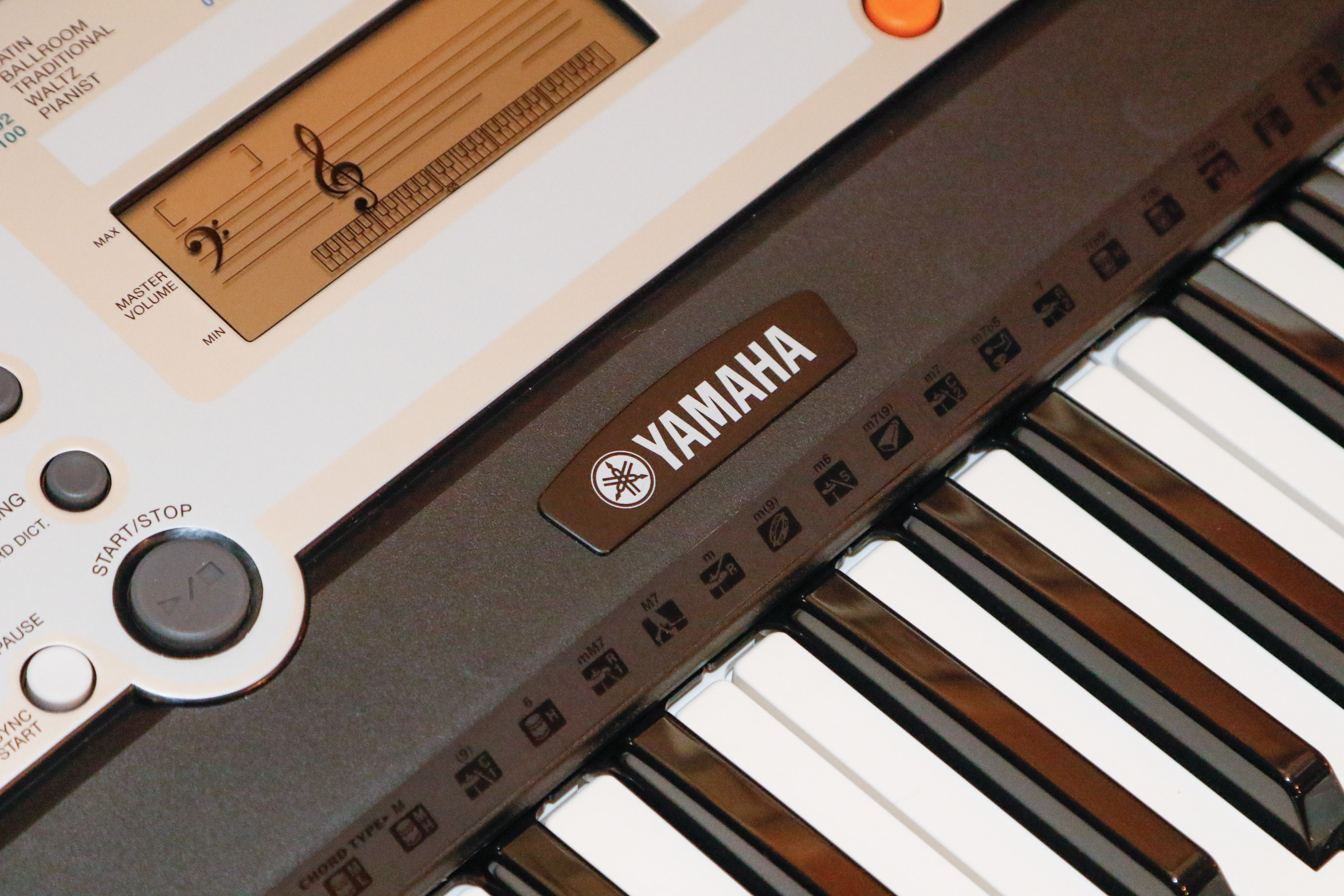 Yamaha Keyboard with Boom Stands