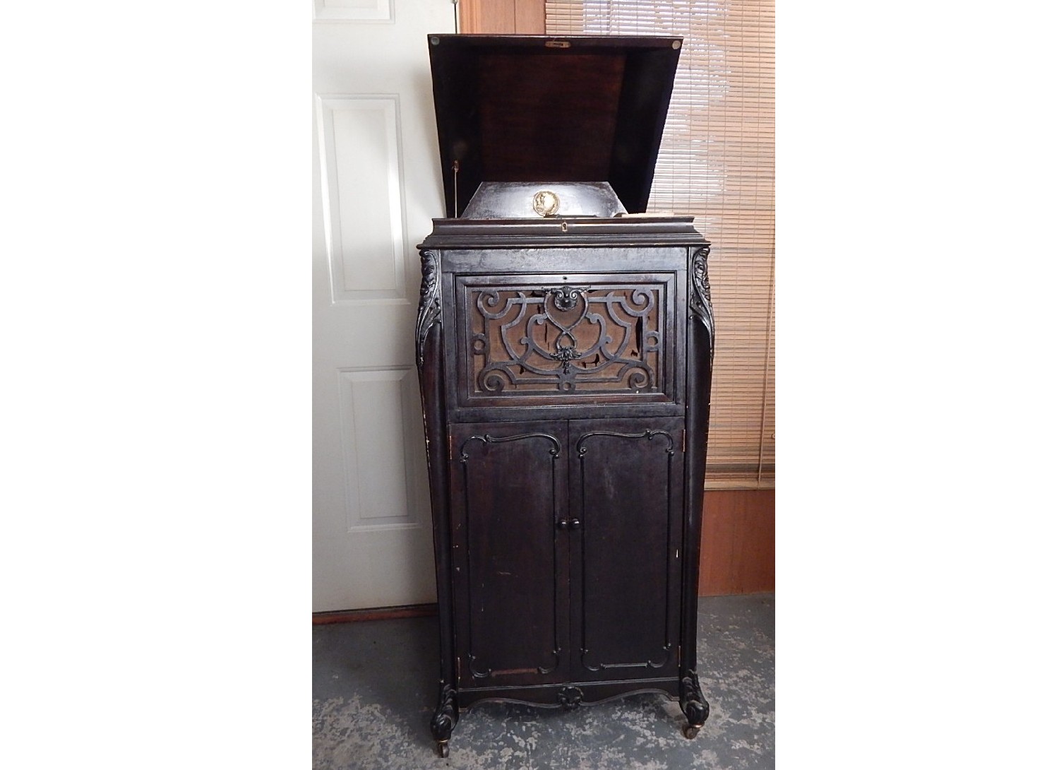 Antique Silvertone Victrola Phonograph