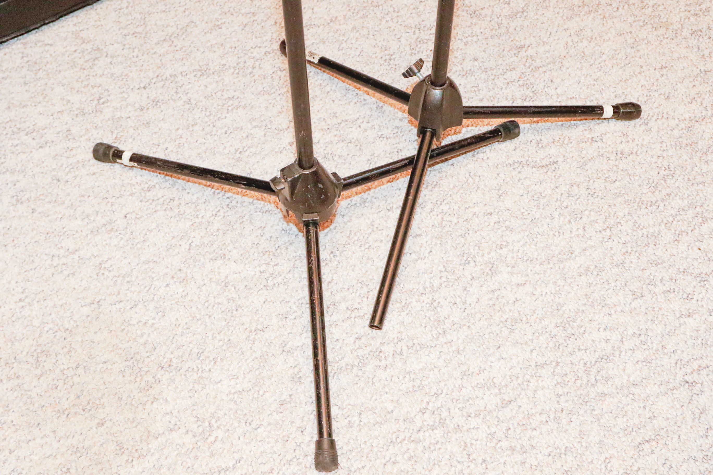 Yamaha Keyboard with Boom Stands