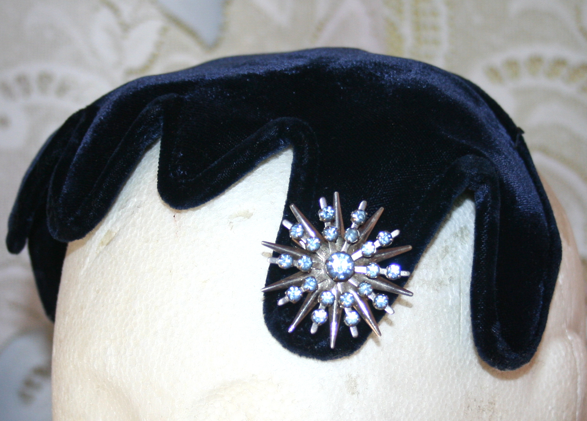 Women's Vintage Hats and Hat Boxes