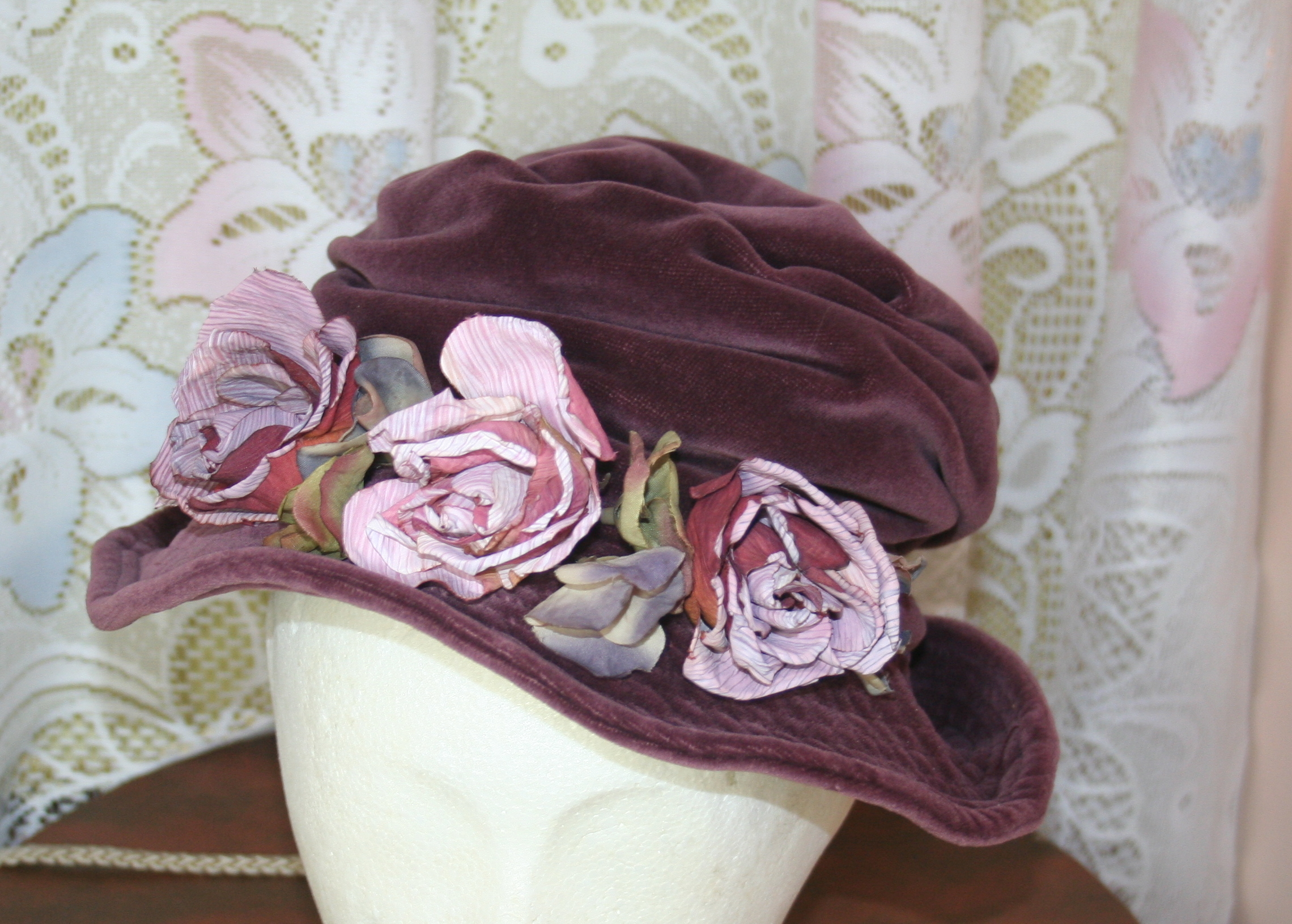 Women's Vintage Hats and Hat Boxes