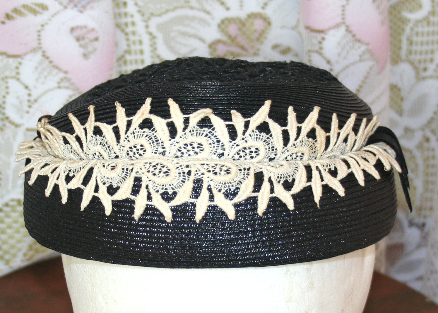 Women's Vintage Hats and Hat Boxes