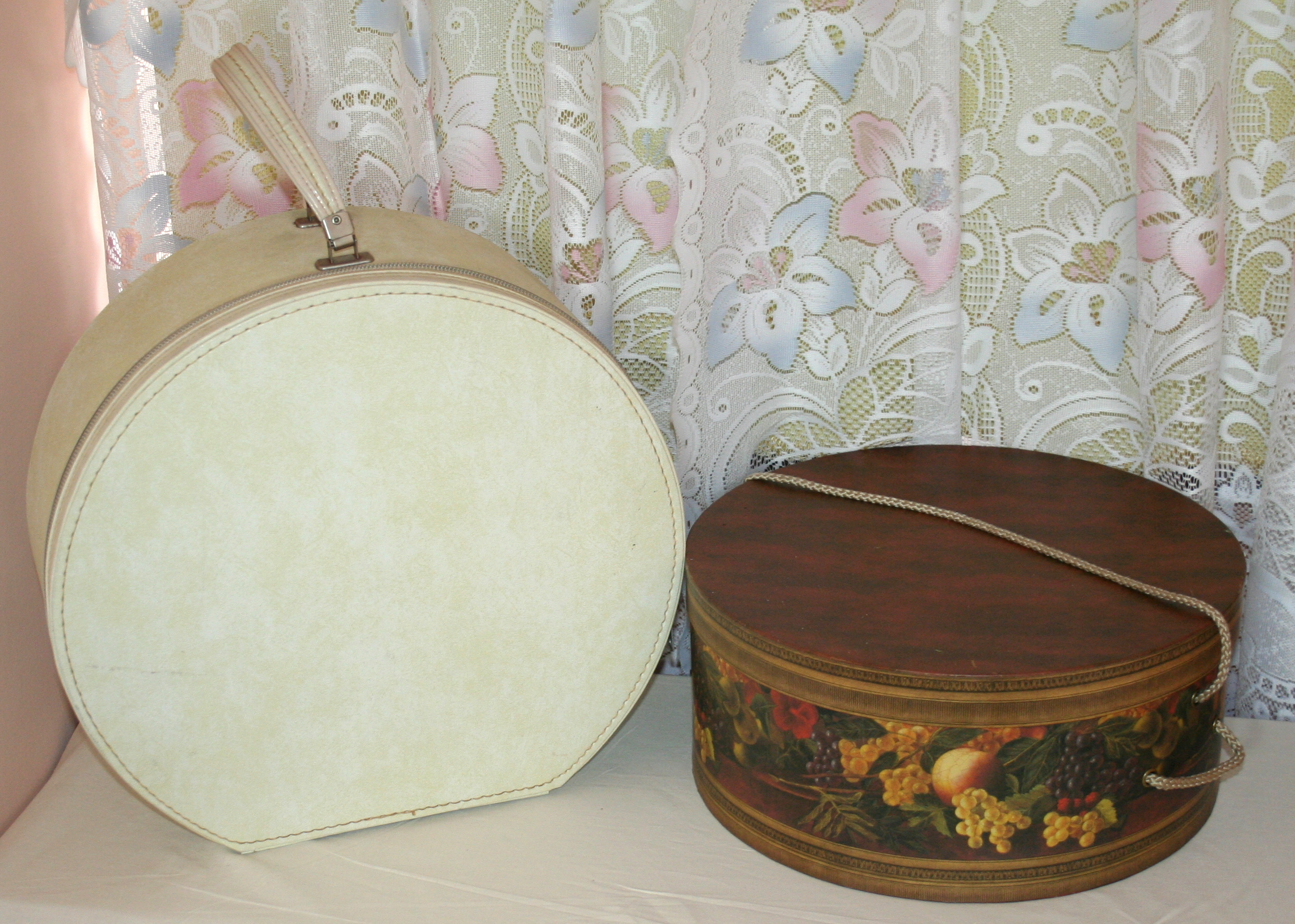 Women's Vintage Hats and Hat Boxes