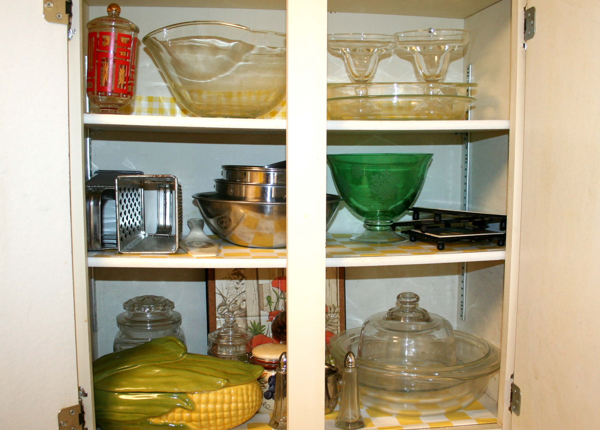 Assortment of Kitchen Items