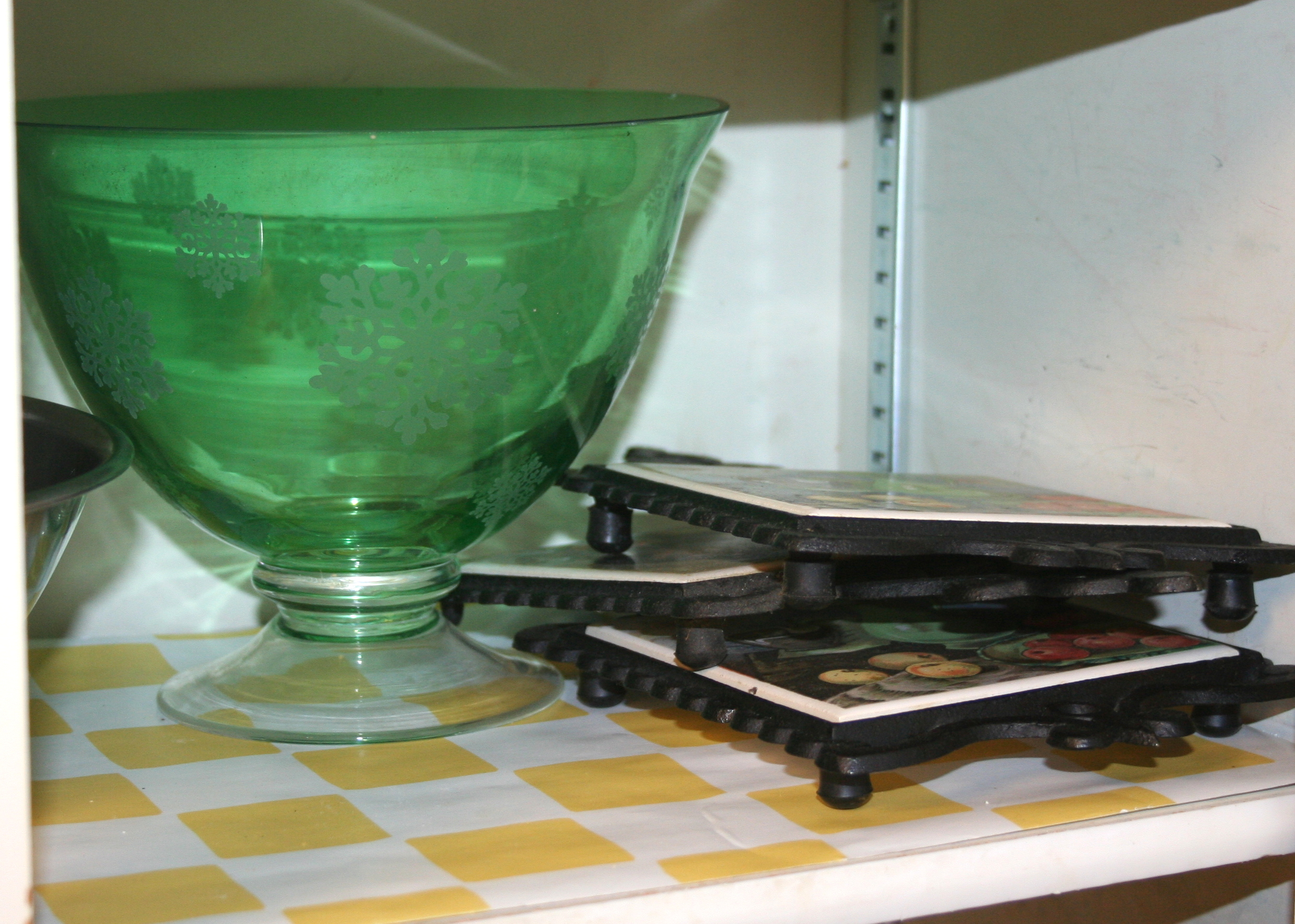 Assortment of Kitchen Items