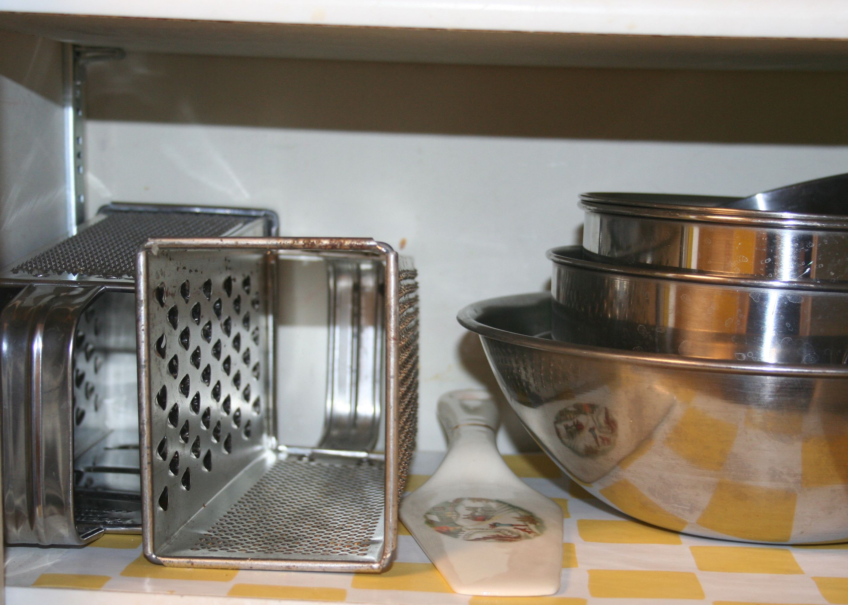 Assortment of Kitchen Items