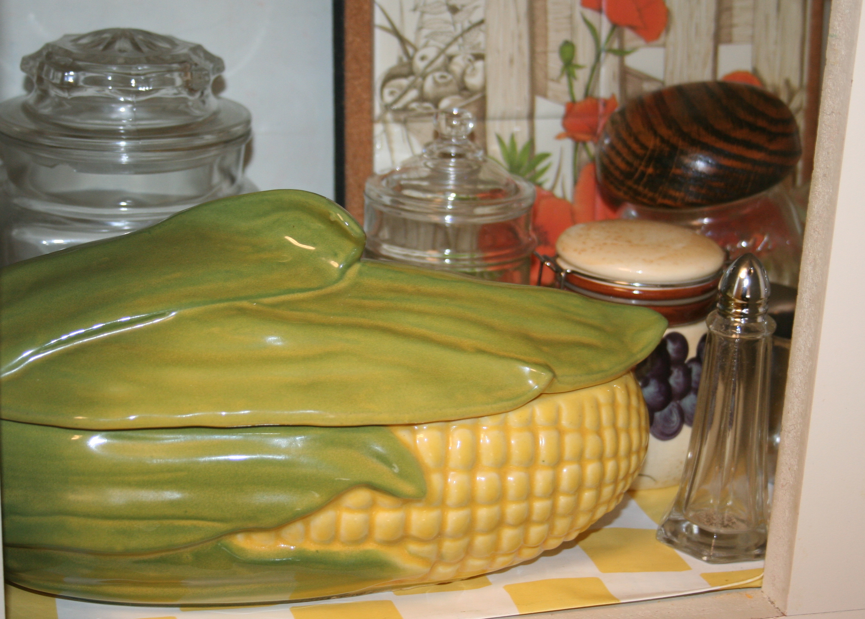 Assortment of Kitchen Items