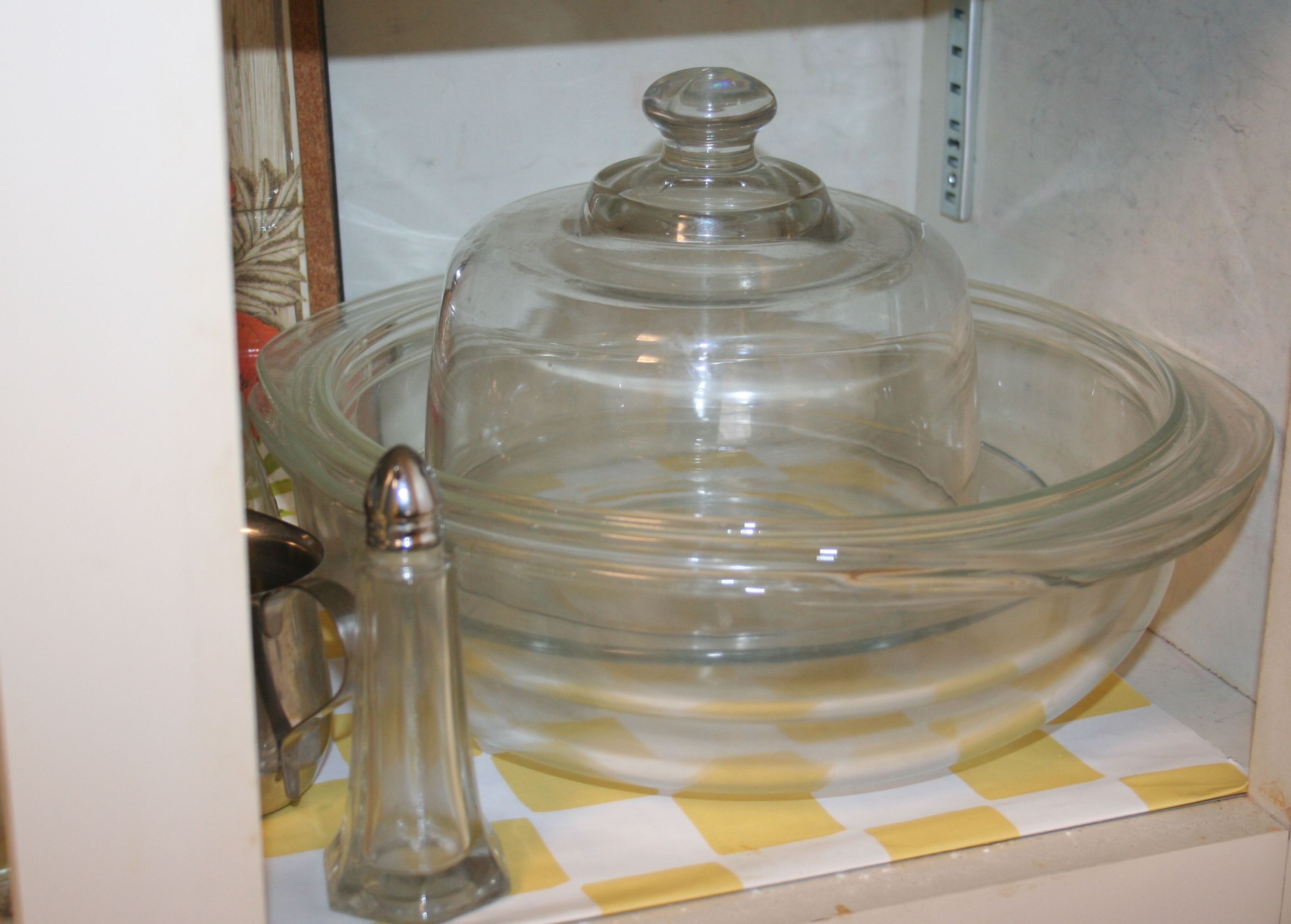 Assortment of Kitchen Items