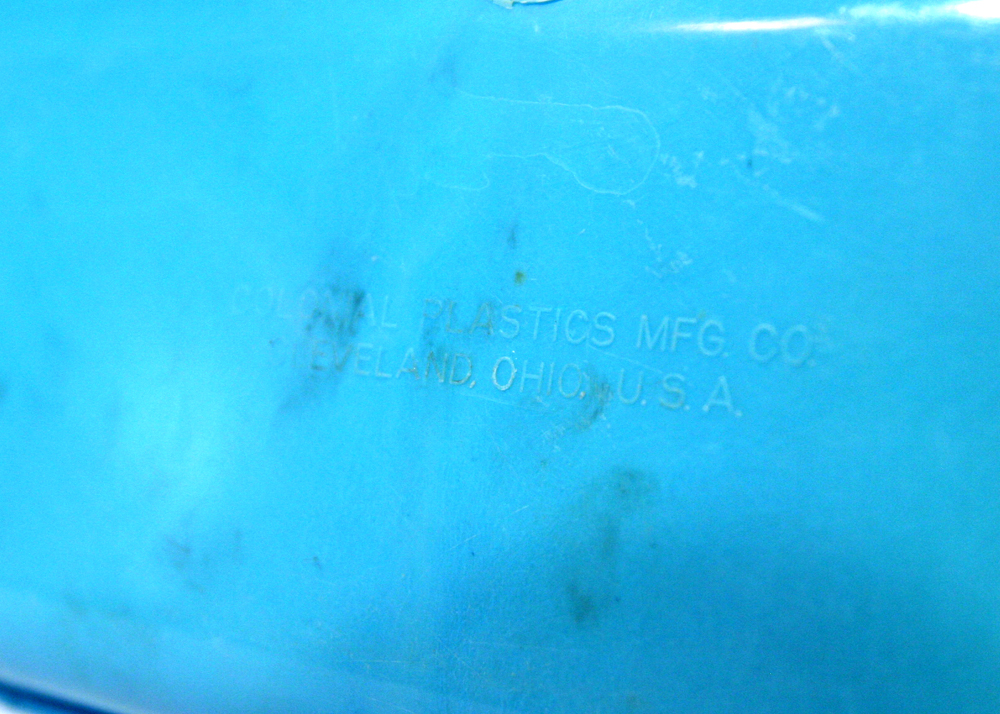 Vintage Redmon Picnic Basket with Lunch Trays and Cups