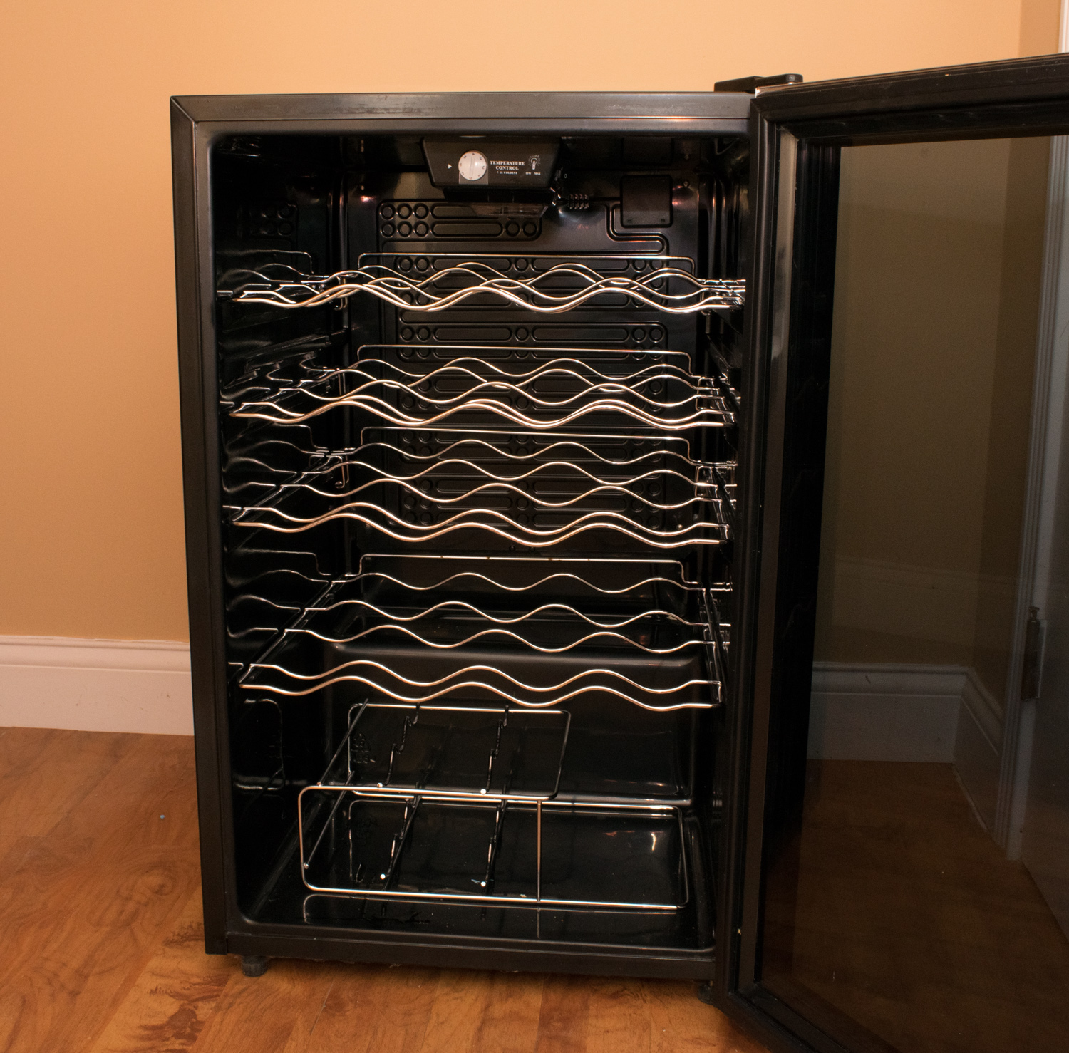 Magic Chef 45 Bottle Wine Cooler